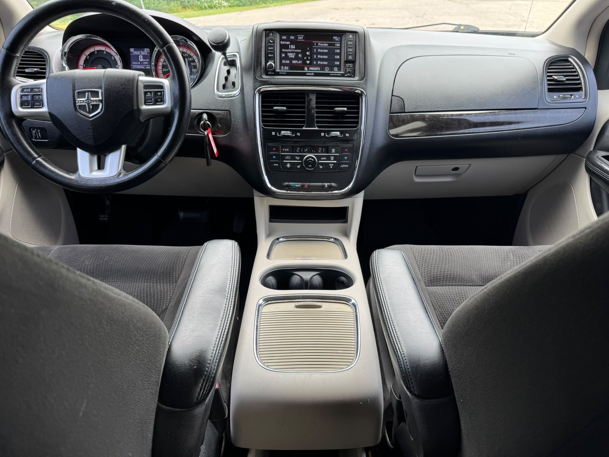 /canadacars/2015-Dodge-GrandCaravan-17511717578704755.jpg