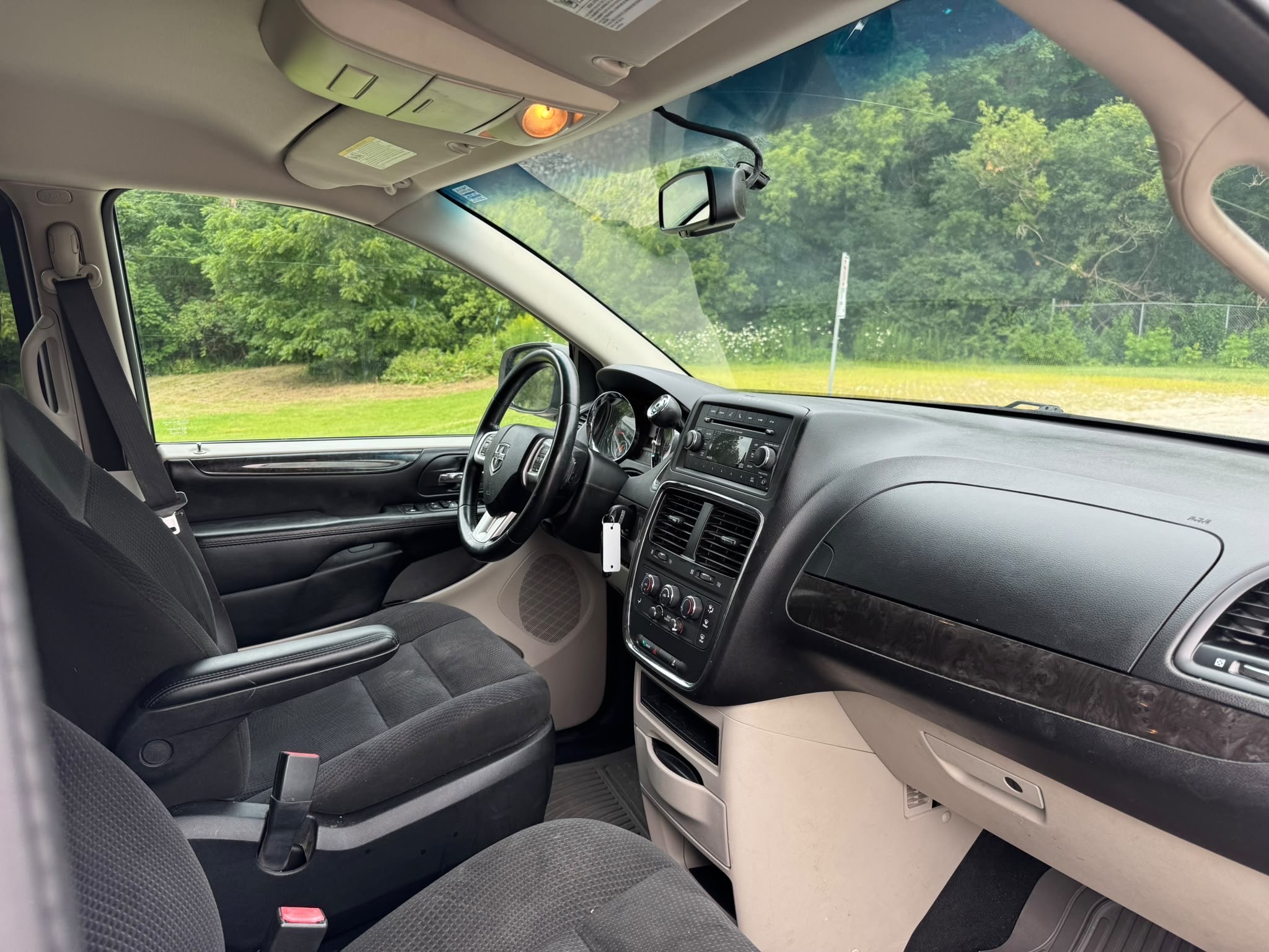 /canadacars/2015-Dodge-GrandCaravan-2294127468748901.jpg