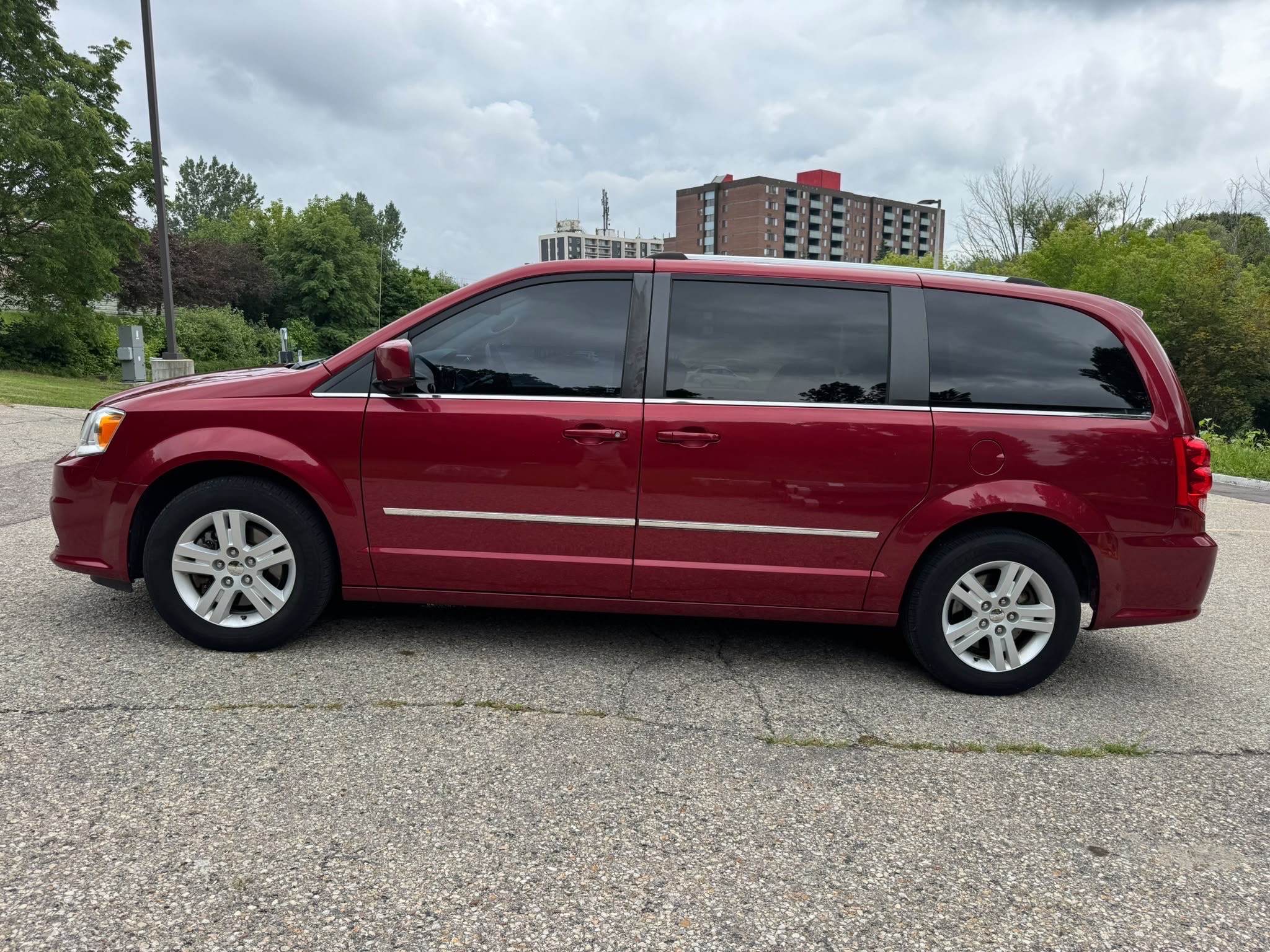 /canadacars/2015-Dodge-GrandCaravan-26977043097559594.jpg