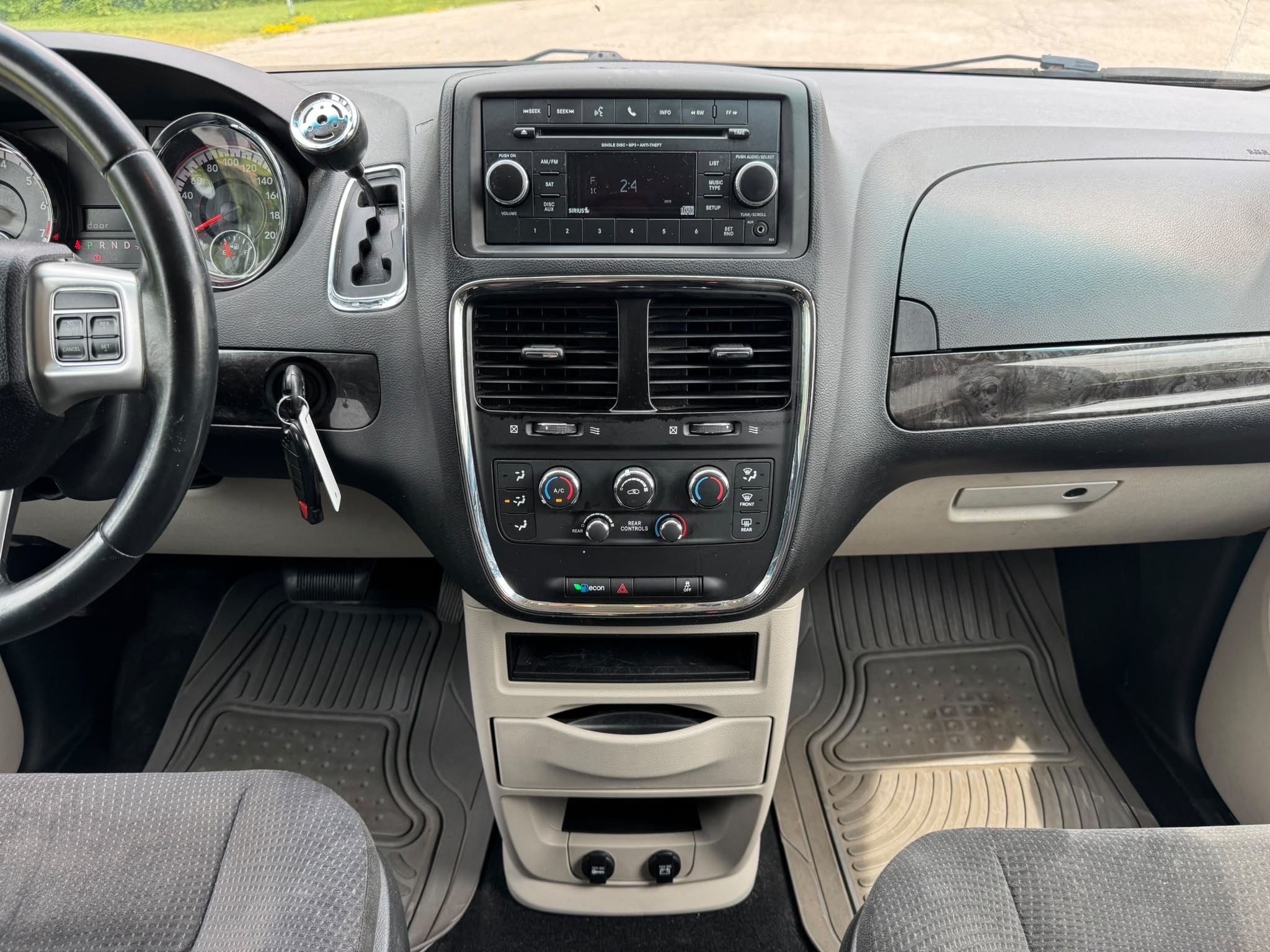 /canadacars/2015-Dodge-GrandCaravan-2920596625854097.jpg
