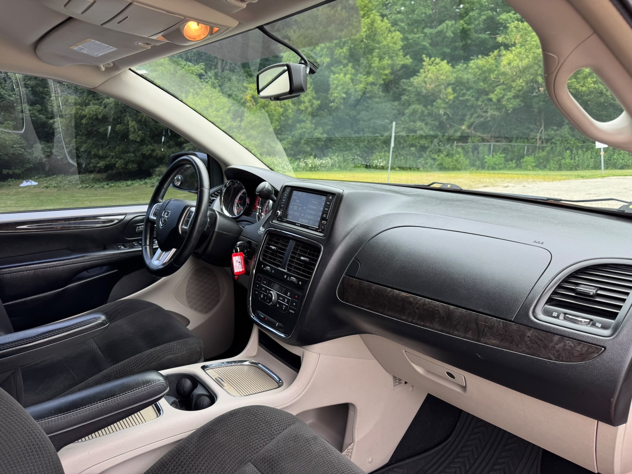 /canadacars/2015-Dodge-GrandCaravan-4050222400954282.jpg