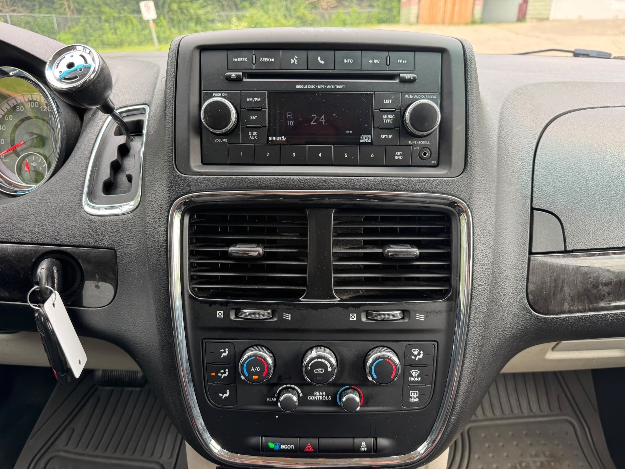 /canadacars/2015-Dodge-GrandCaravan-5519166838577181.jpg