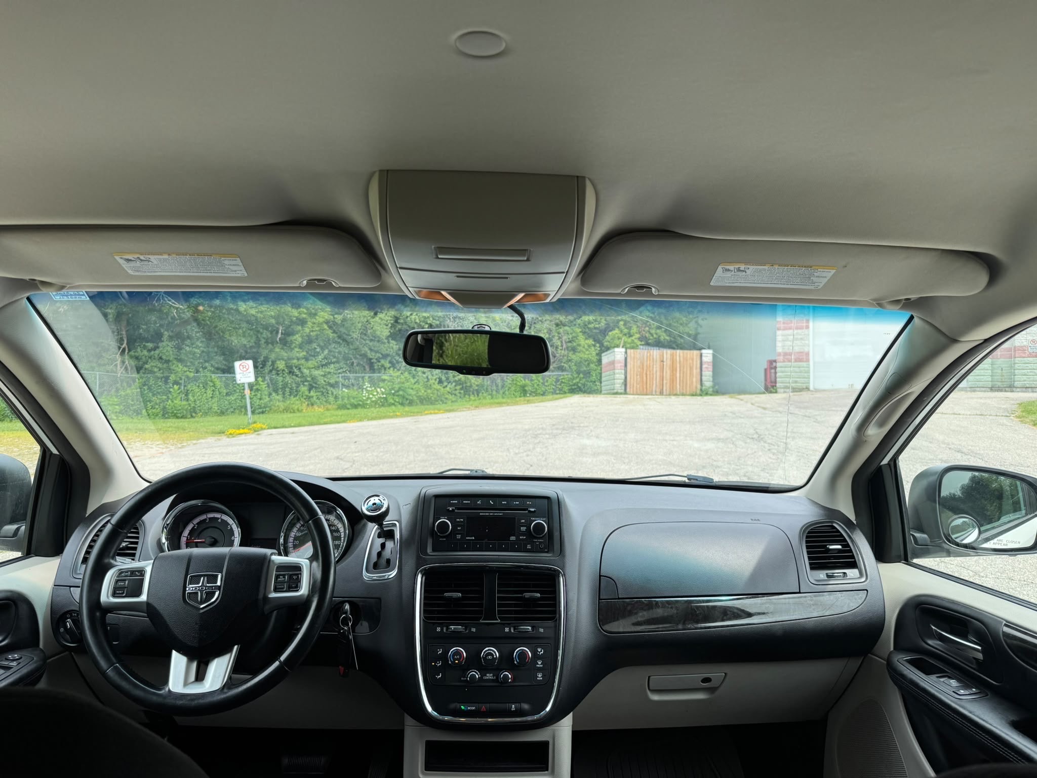 /canadacars/2015-Dodge-GrandCaravan-9795641982425332.jpg