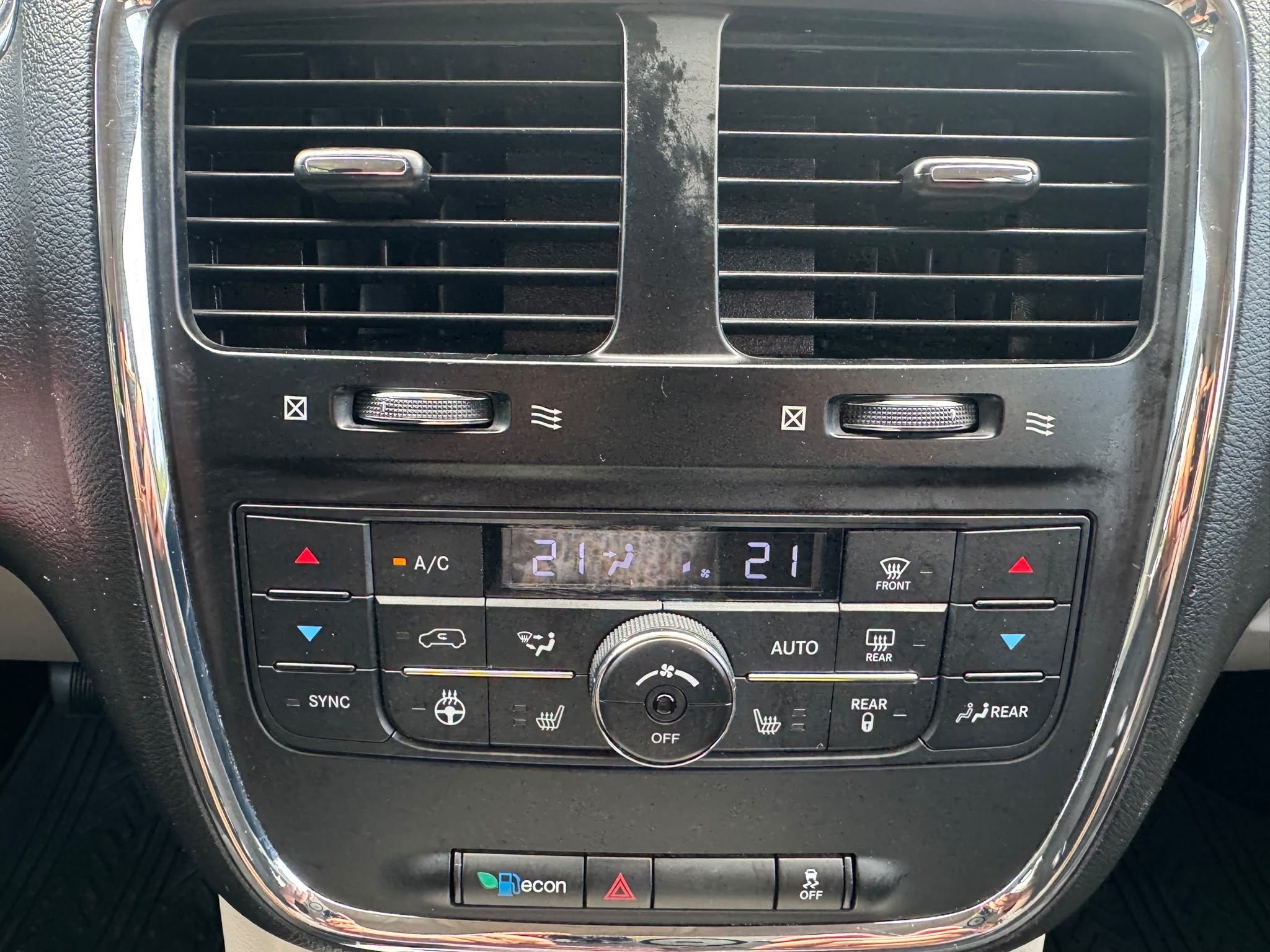 /canadacars/2015-Dodge-GrandCaravan-9925501985808767.jpg
