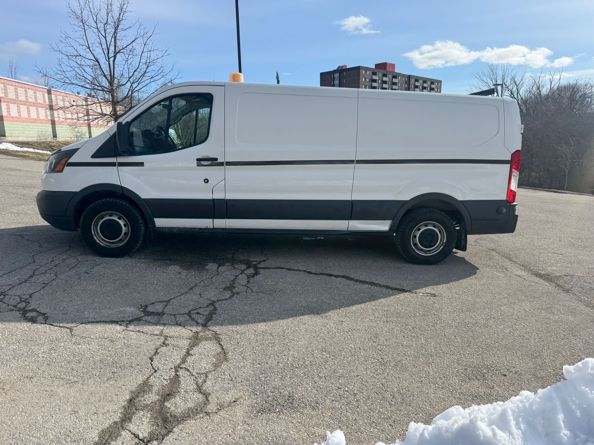 /canadacars/2015-Ford-Transit-05112473132299078.jpg