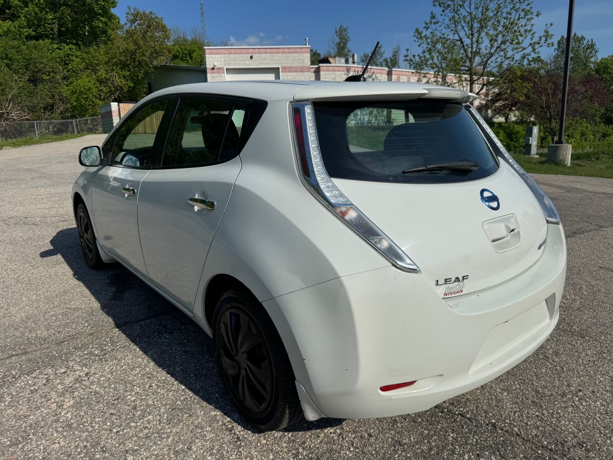 /canadacars/2015-Nissan-LEAF-2655236127213305.jpg