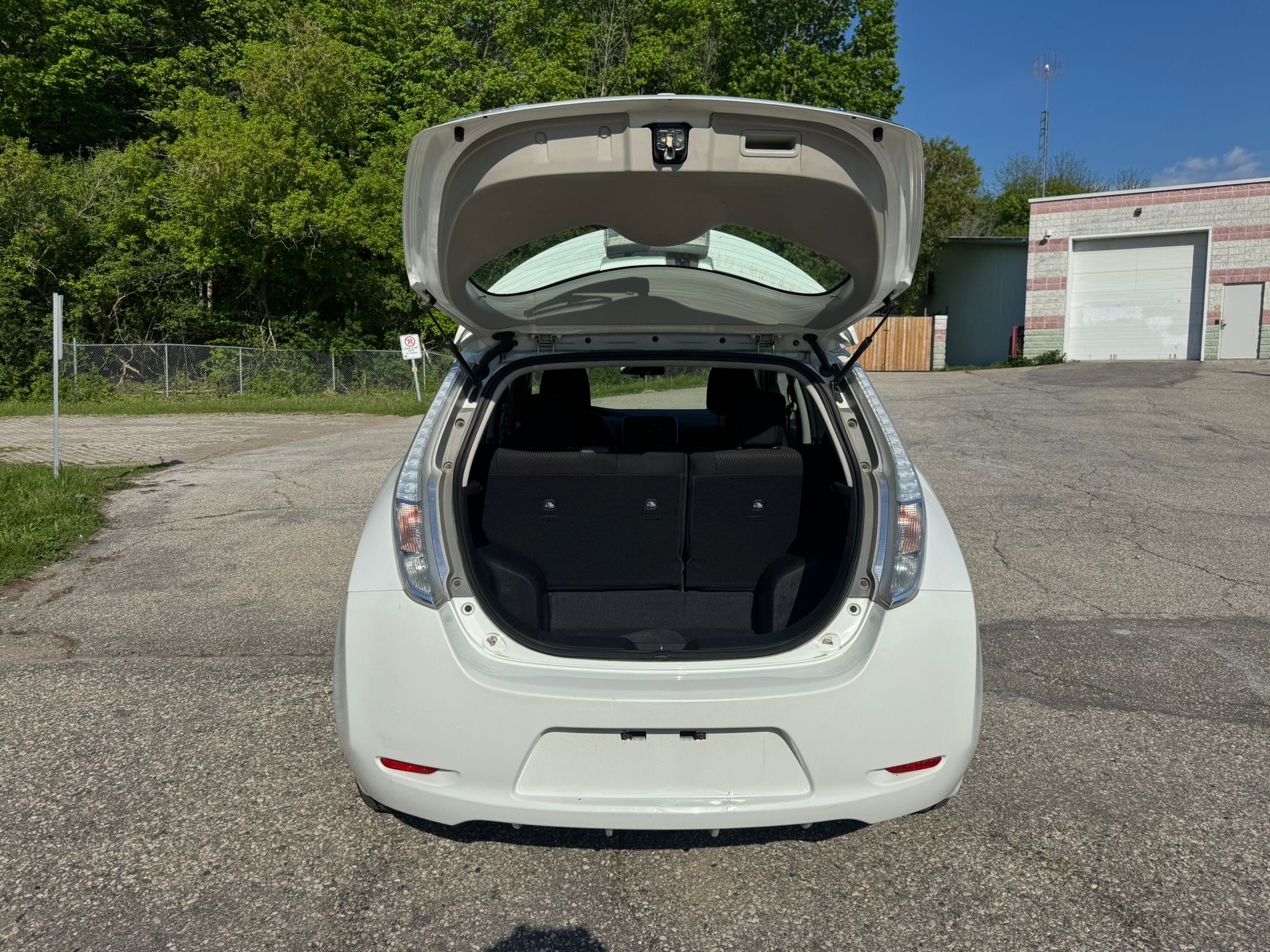 /canadacars/2015-Nissan-LEAF-27437264217508495.jpg