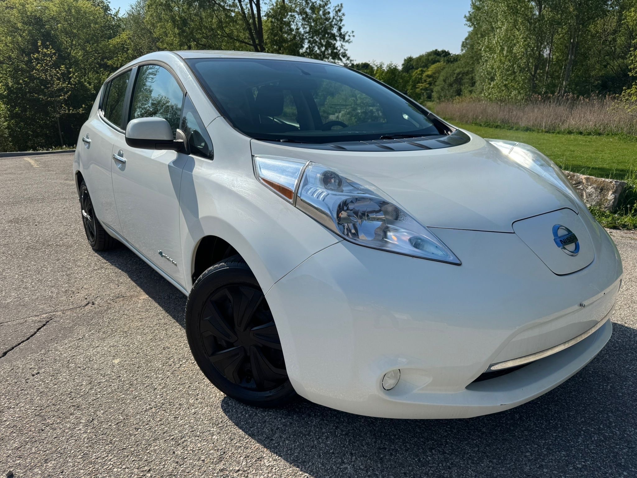 /canadacars/2015-Nissan-LEAF-3526533605796105.jpg