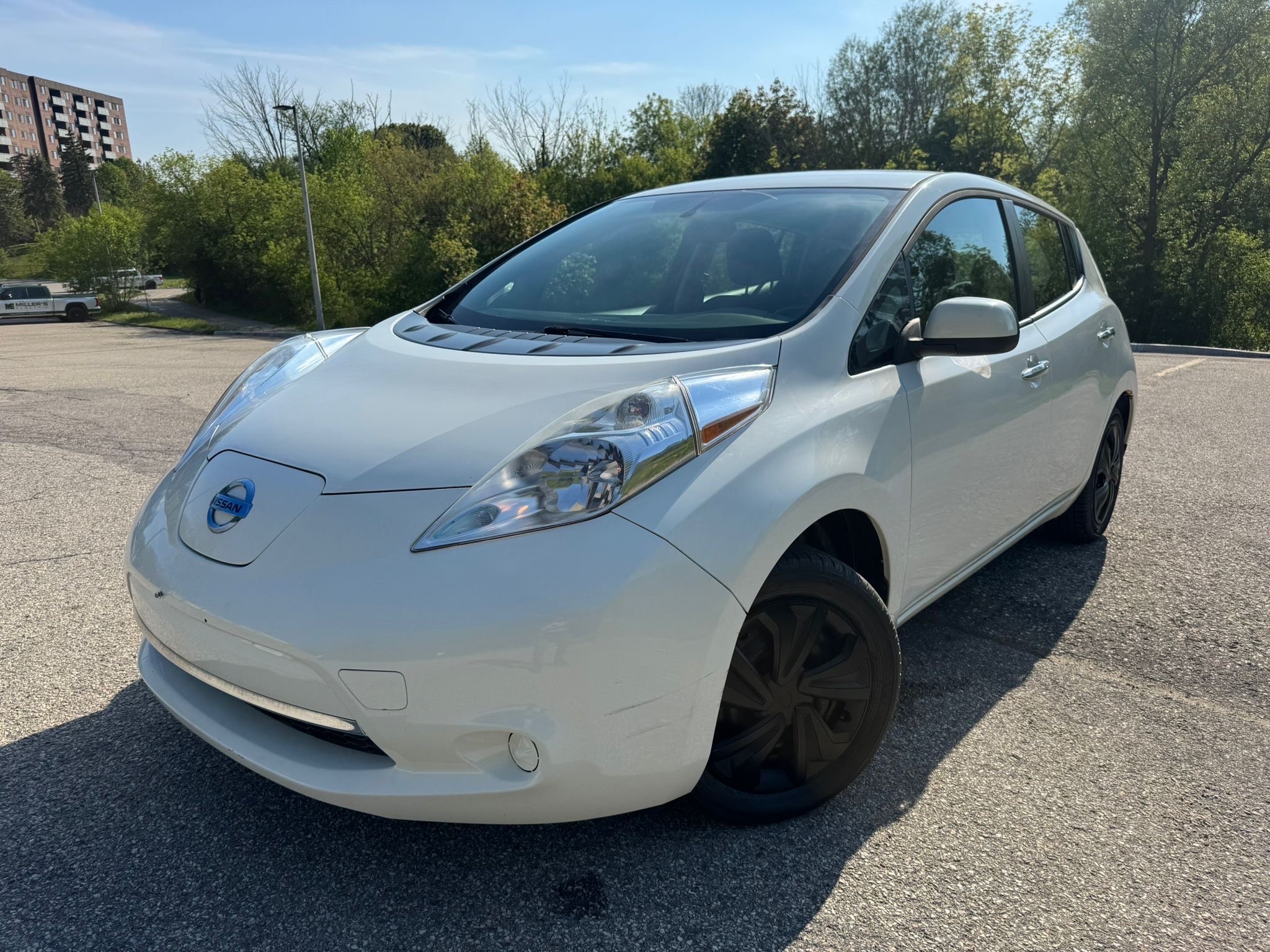 /canadacars/2015-Nissan-LEAF-7062999726118235.jpg