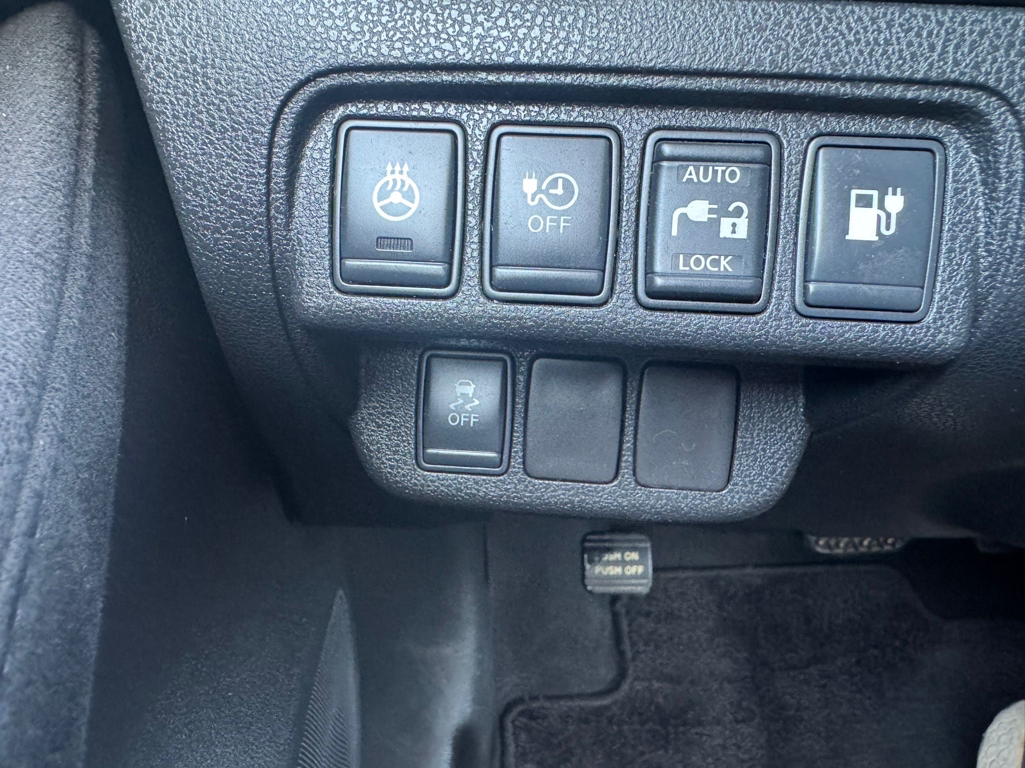 /canadacars/2015-Nissan-LEAF-8281656580066743.jpg