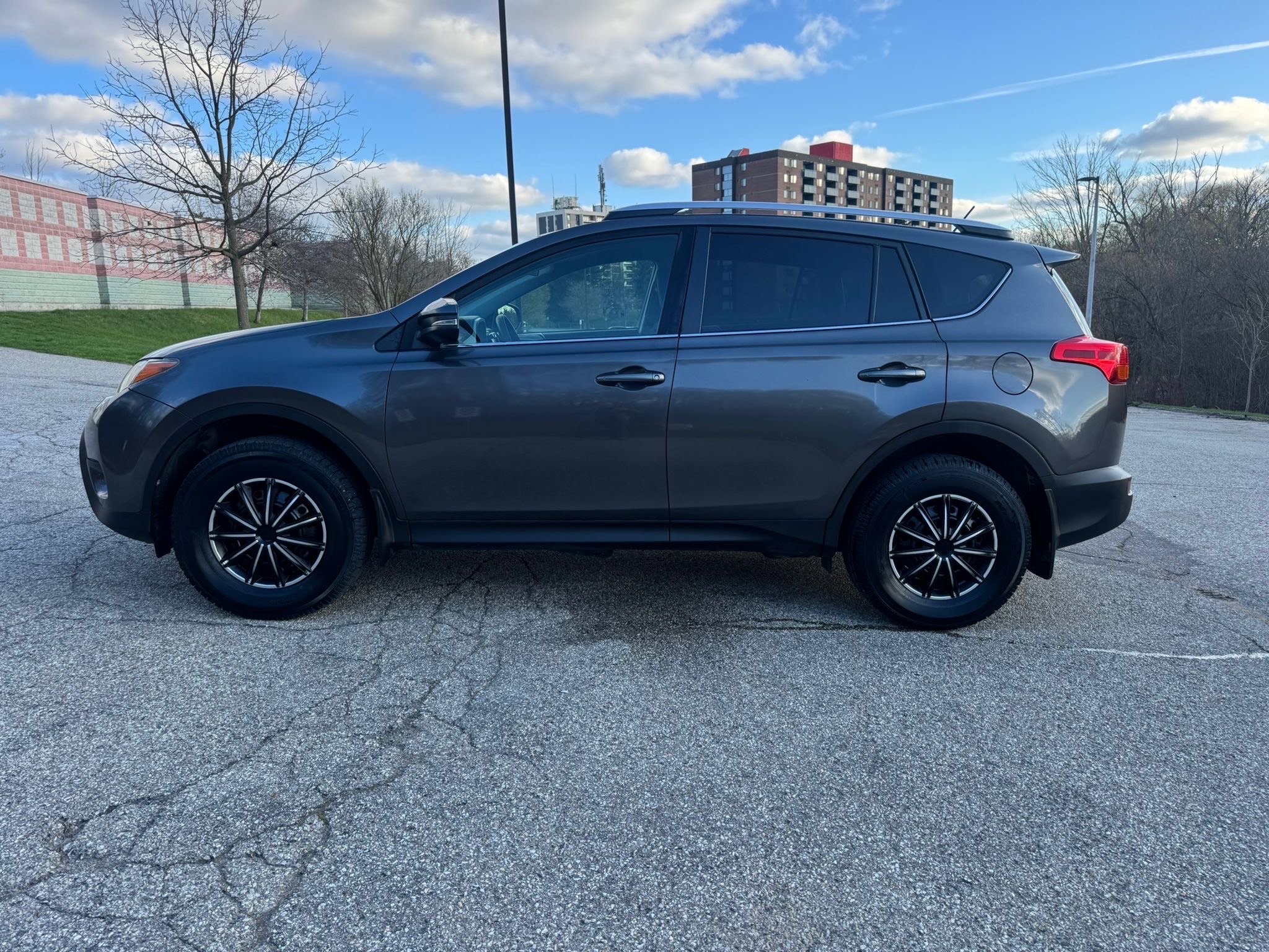 /canadacars/2015-Toyota-RAV4-2986185218858768.jpg