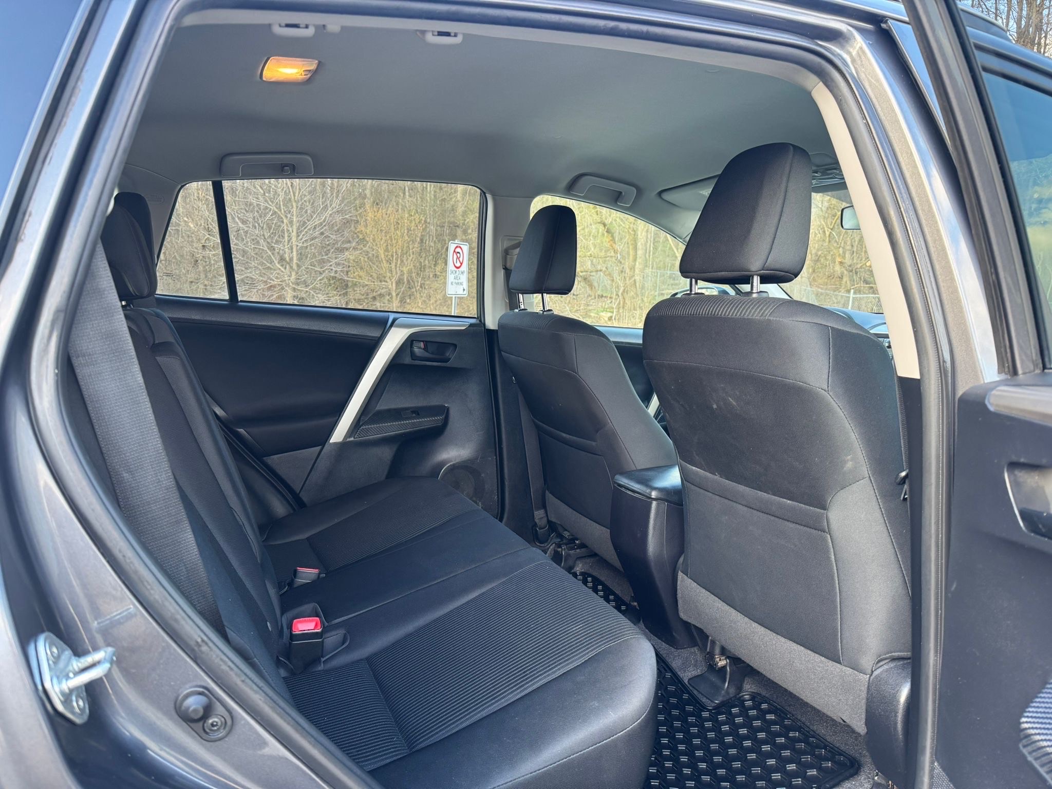 /canadacars/2015-Toyota-RAV4-6153246987578258.jpg