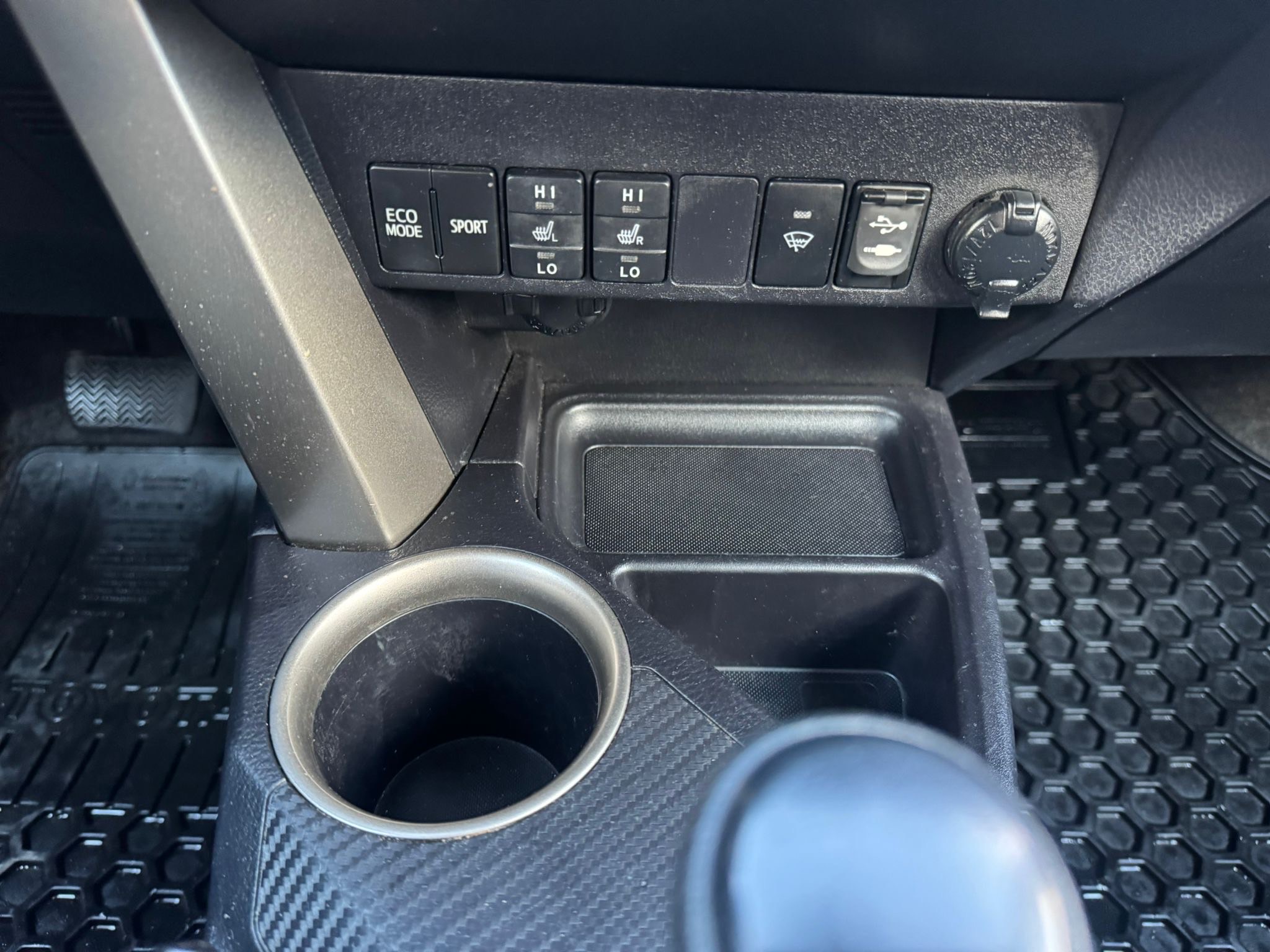 /canadacars/2015-Toyota-RAV4-7072405686213865.jpg