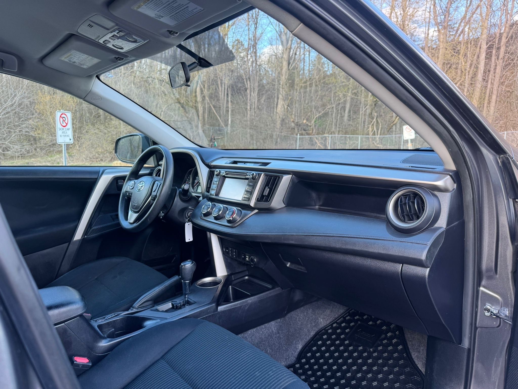 /canadacars/2015-Toyota-RAV4-7762182929574615.jpg