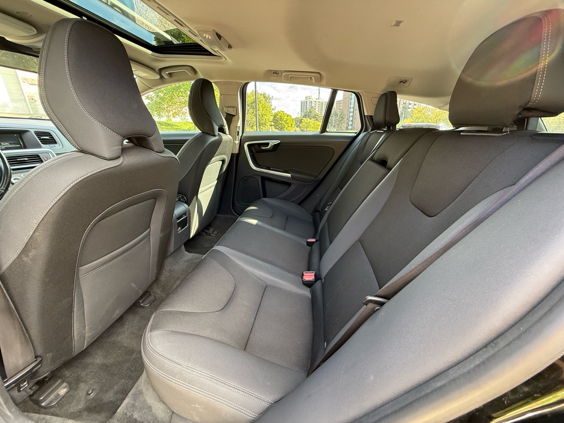 /canadacars/2015-Volvo-V60-2628435968924612.jpg