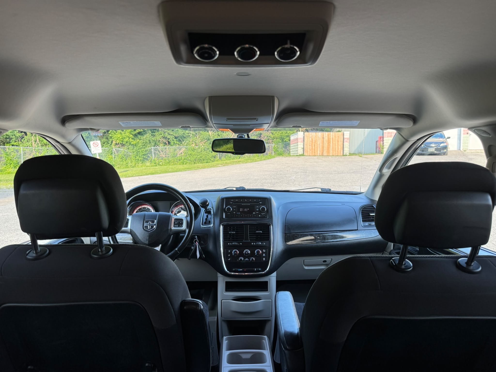 /canadacars/2017-Dodge-GrandCaravan-09536829319549245.jpg