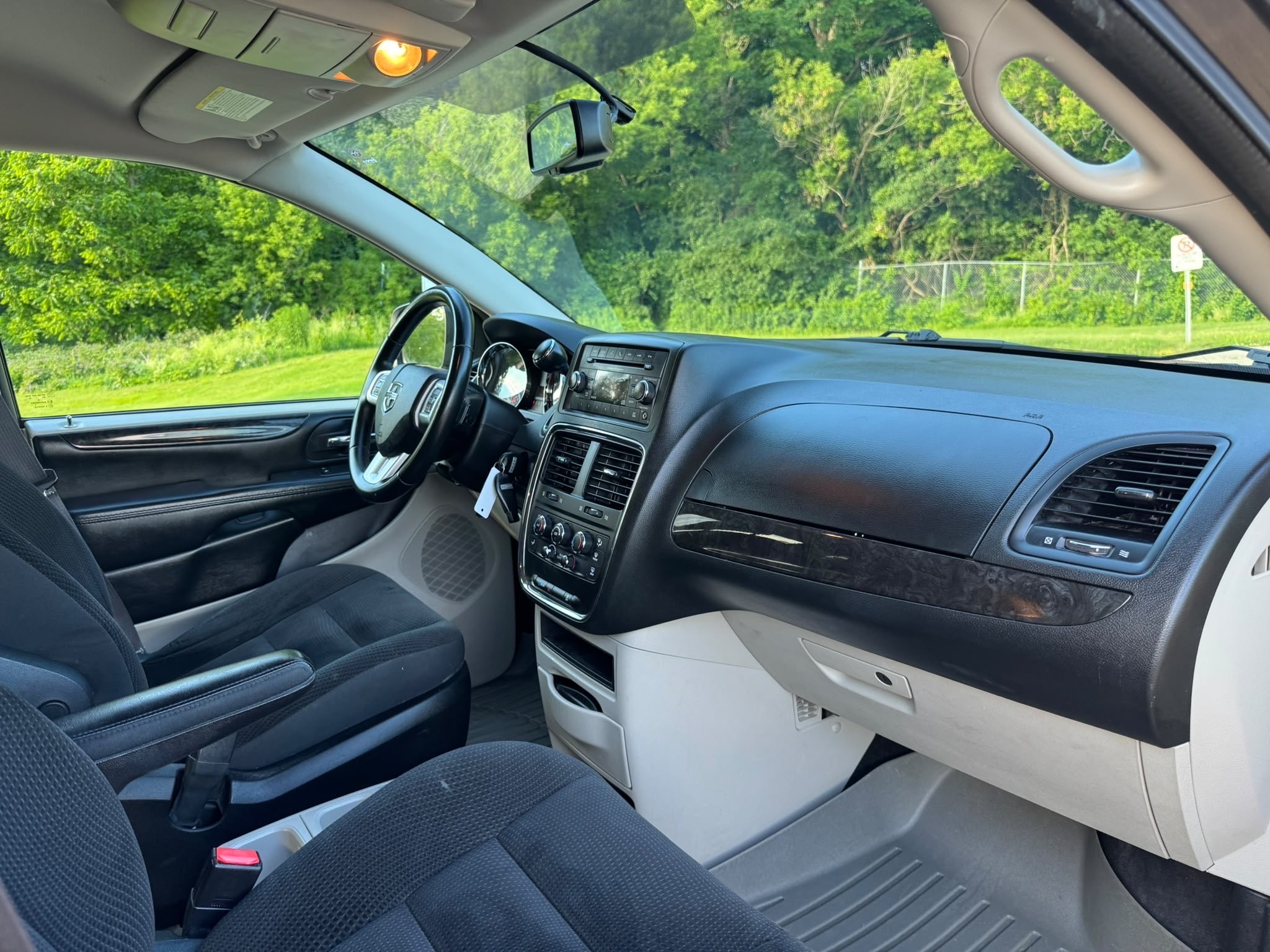/canadacars/2017-Dodge-GrandCaravan-9875439711717233.jpg