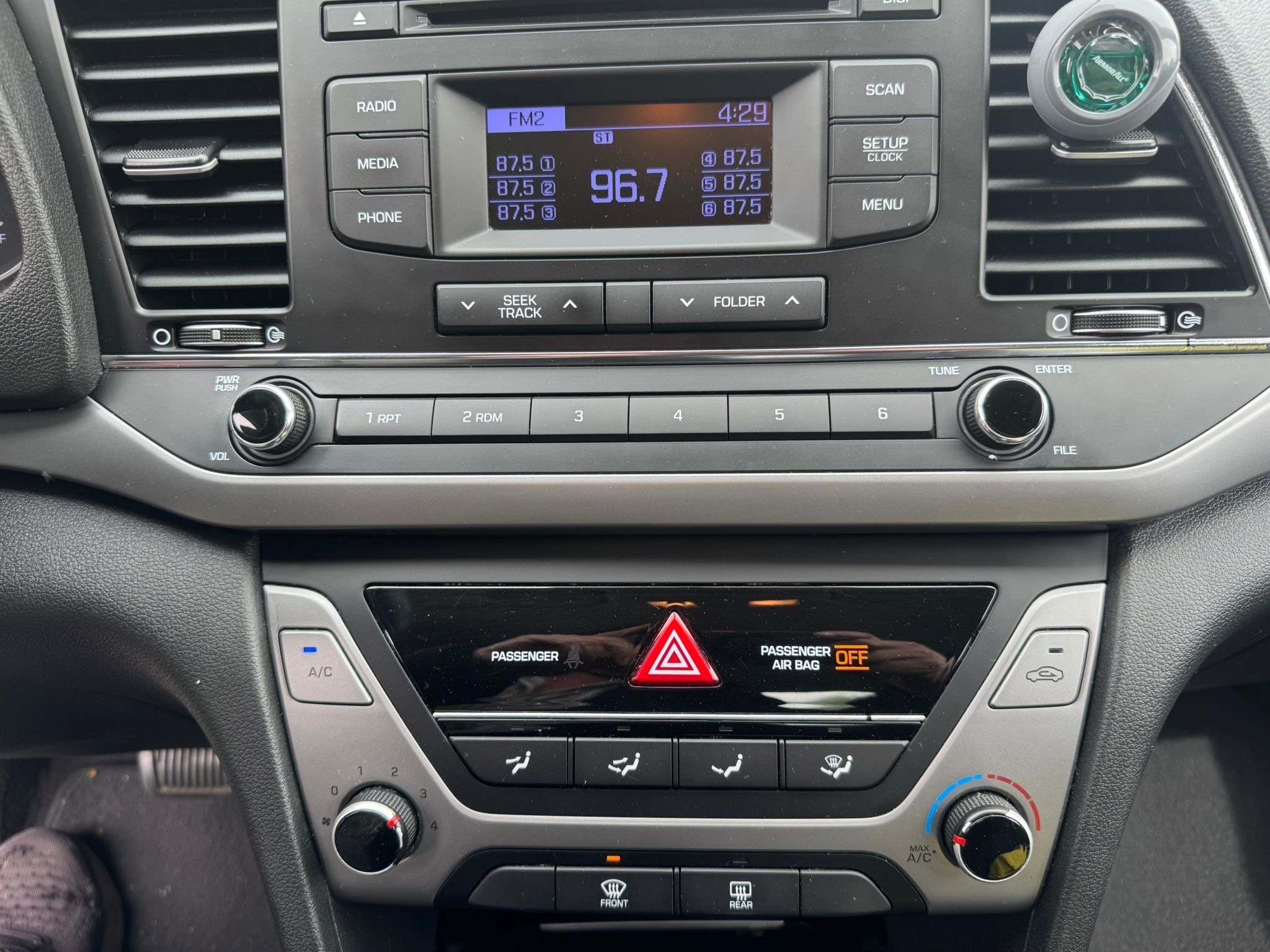 /canadacars/2017-Hyundai-Elantra-31687873267726485.jpg