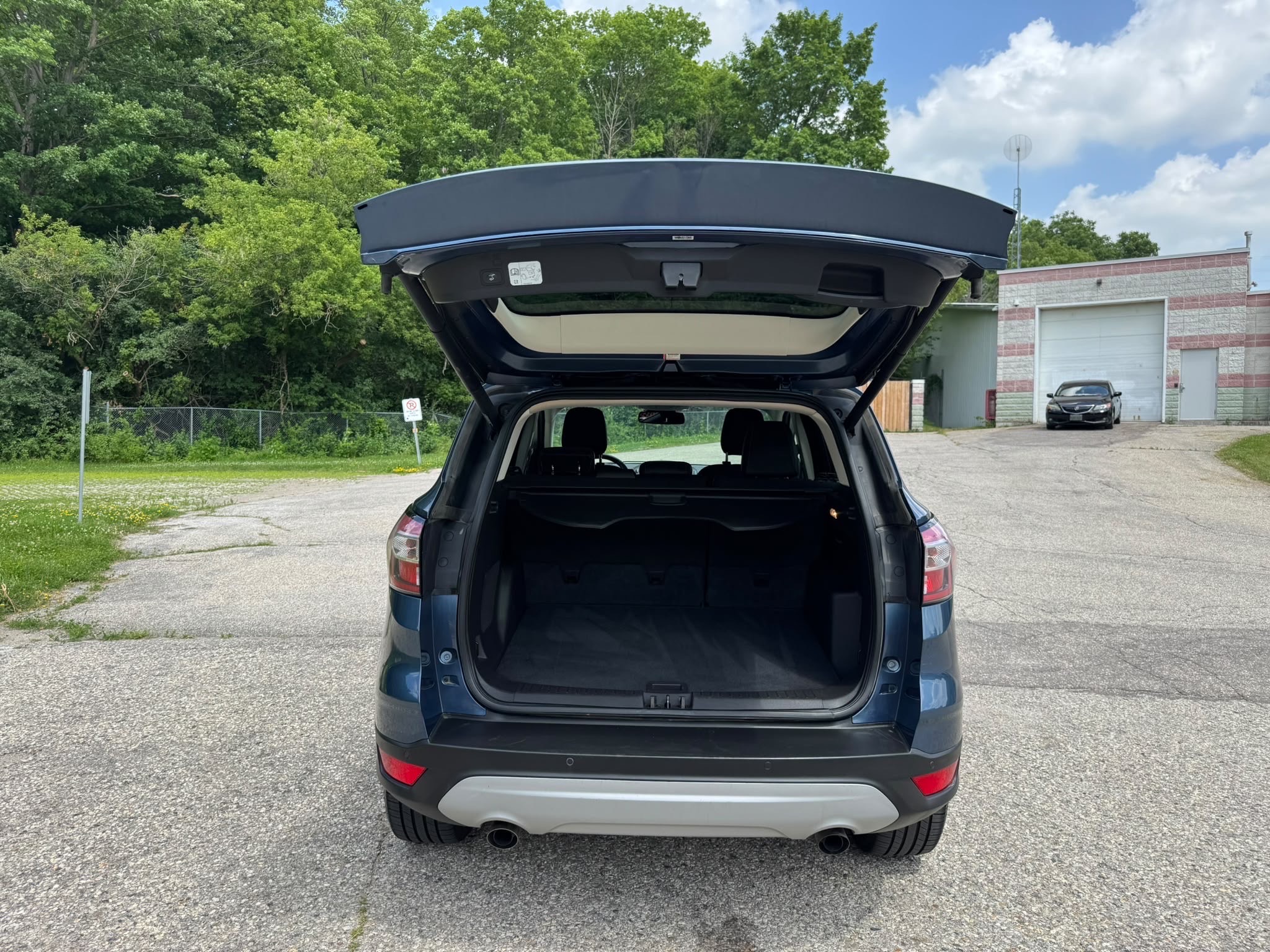 /canadacars/2018-Ford-Escape-10760229340564242.jpg