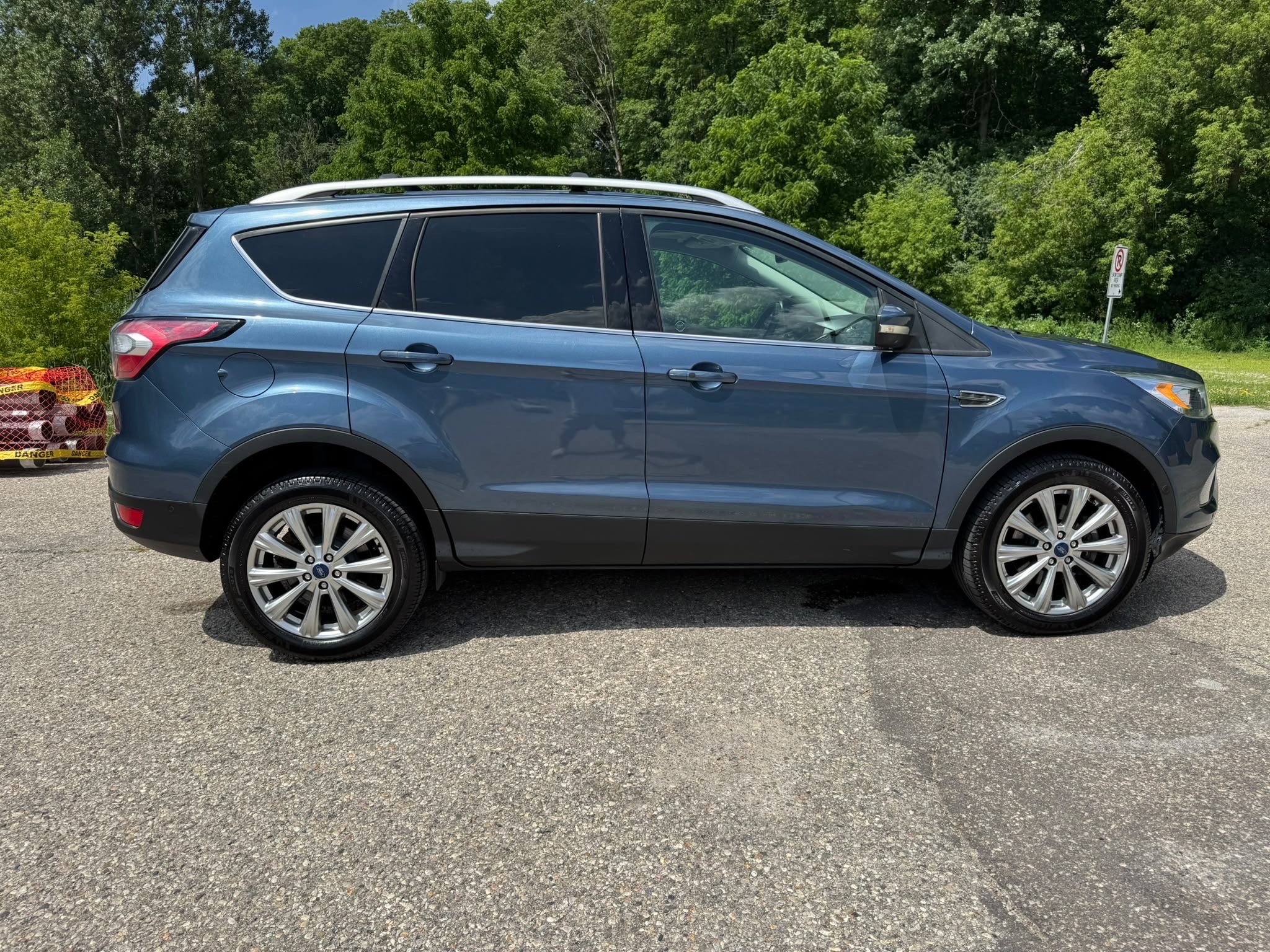 /canadacars/2018-Ford-Escape-6102837341399436.jpg