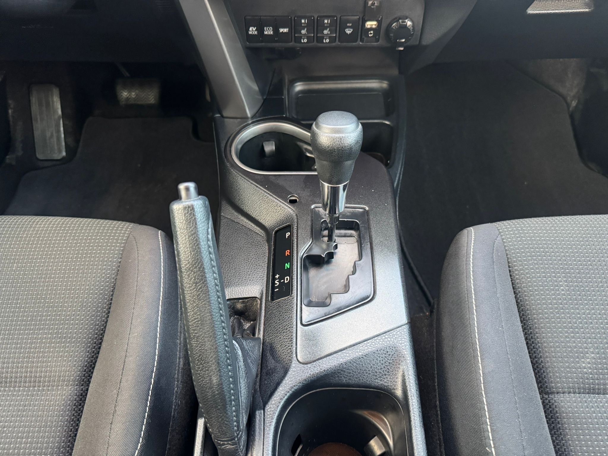 /canadacars/2018-Toyota-RAV4-20638631481177638.jpg