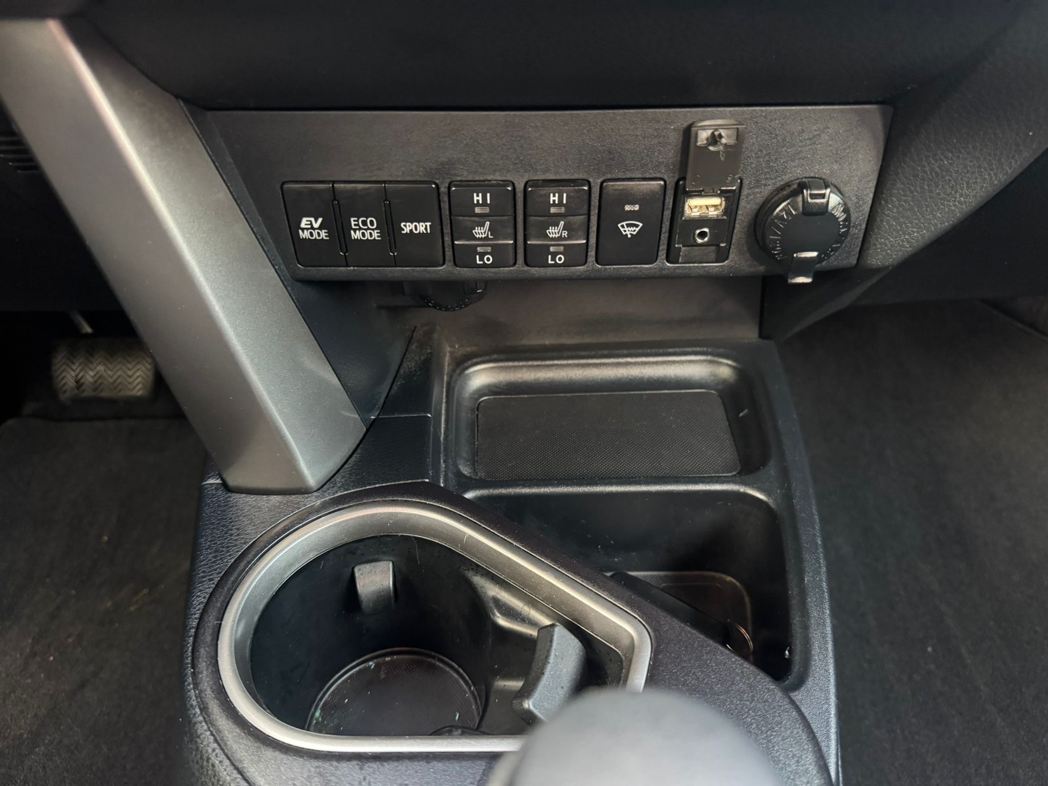 /canadacars/2018-Toyota-RAV4-6895318000539803.jpg
