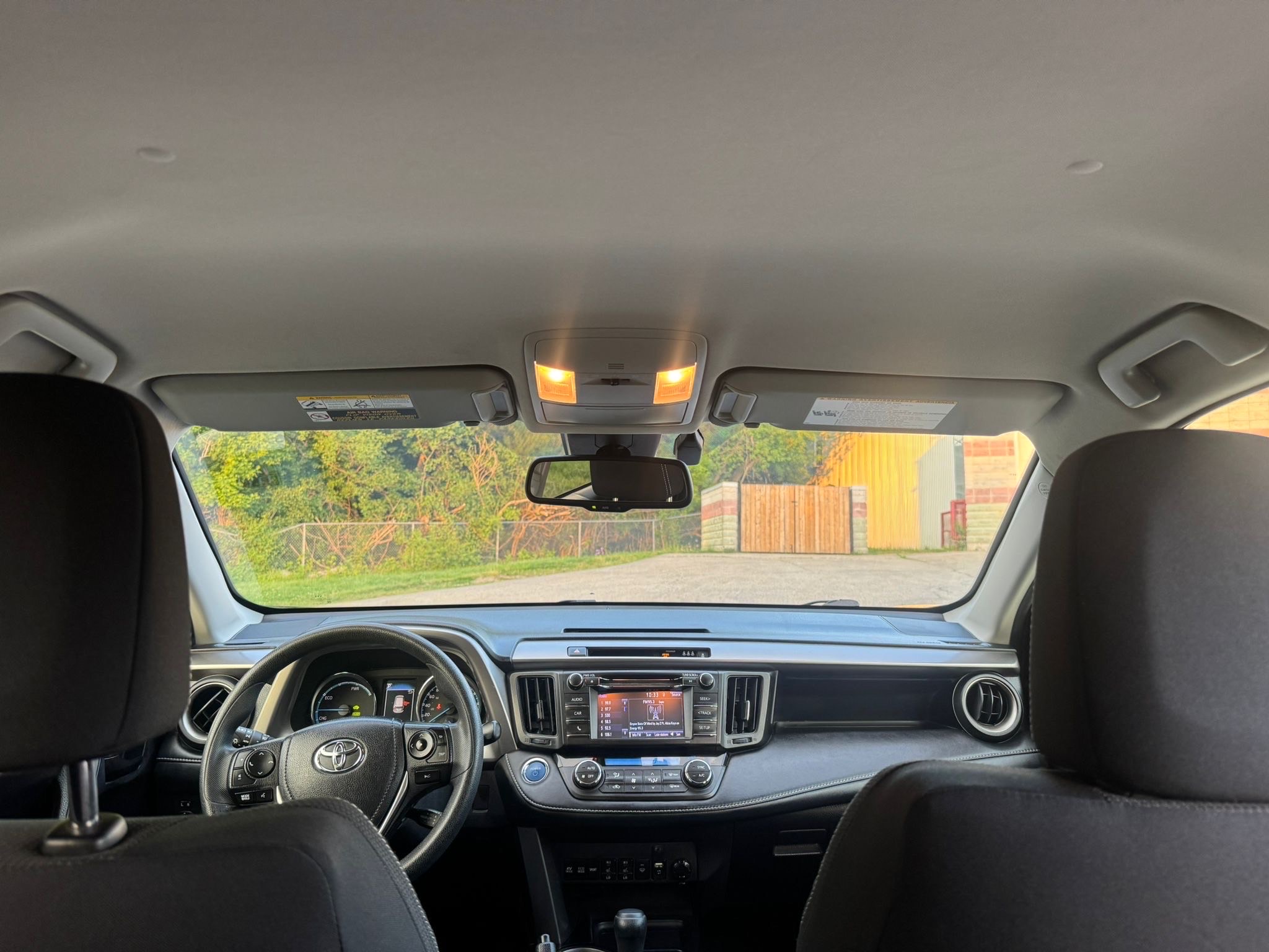 /canadacars/2018-Toyota-RAV4-825265189071144.jpg