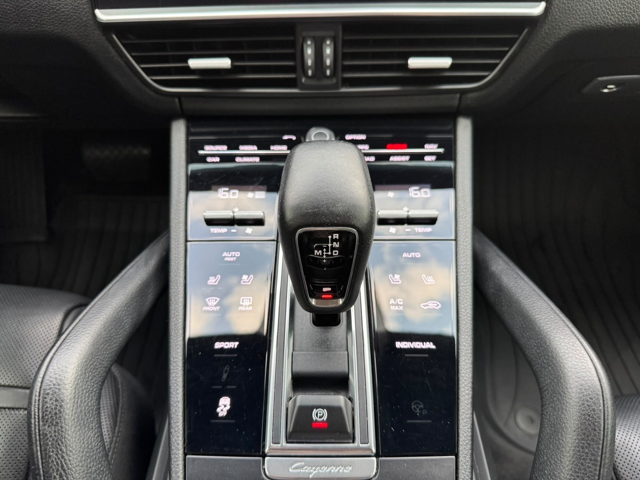 /canadacars/2020-Porsche-Cayenne-15276914545480702.jpg