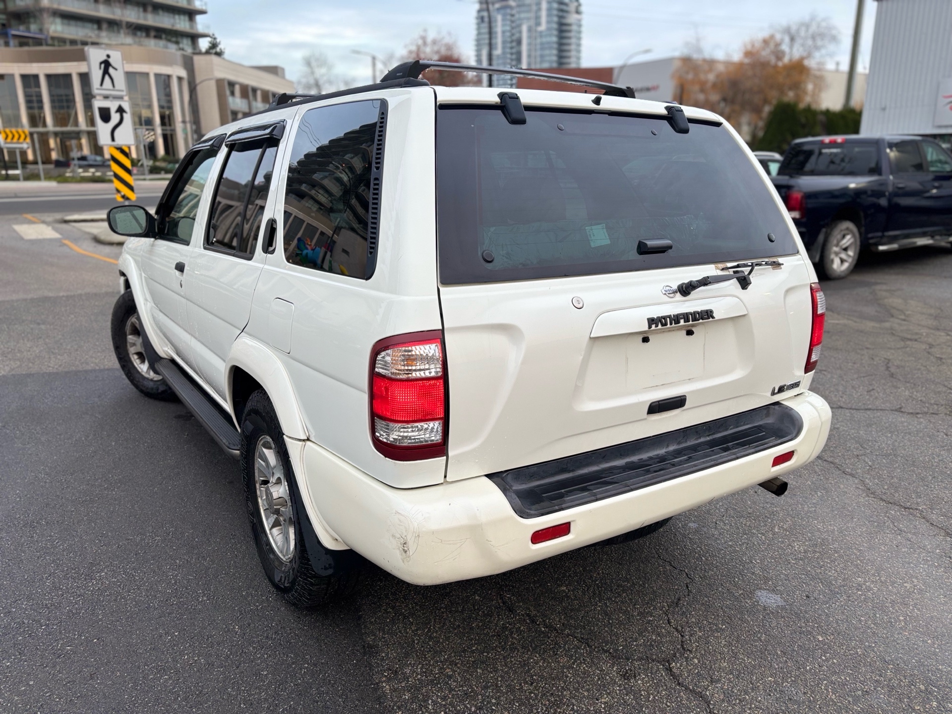 /canwestautoinc/2001-Nissan-Pathfinder-373524884165076.jpg