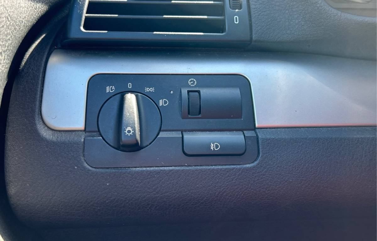 /canwestautoinc/2002-BMW-3Series-79282728008417.jpg