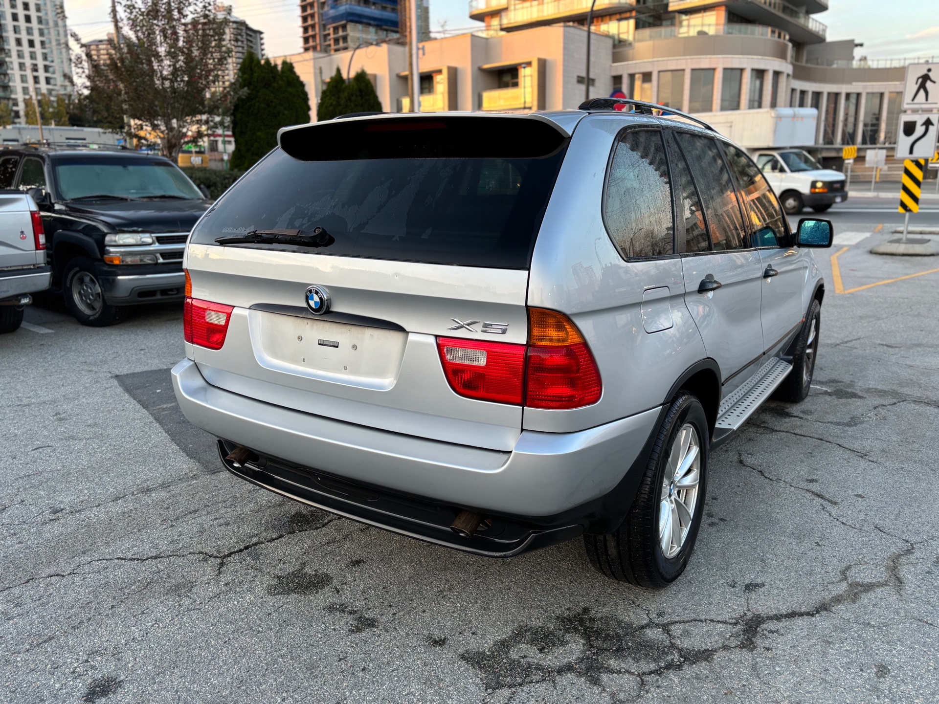 /canwestautoinc/2002-BMW-X5Series-005874392237300574.jpg