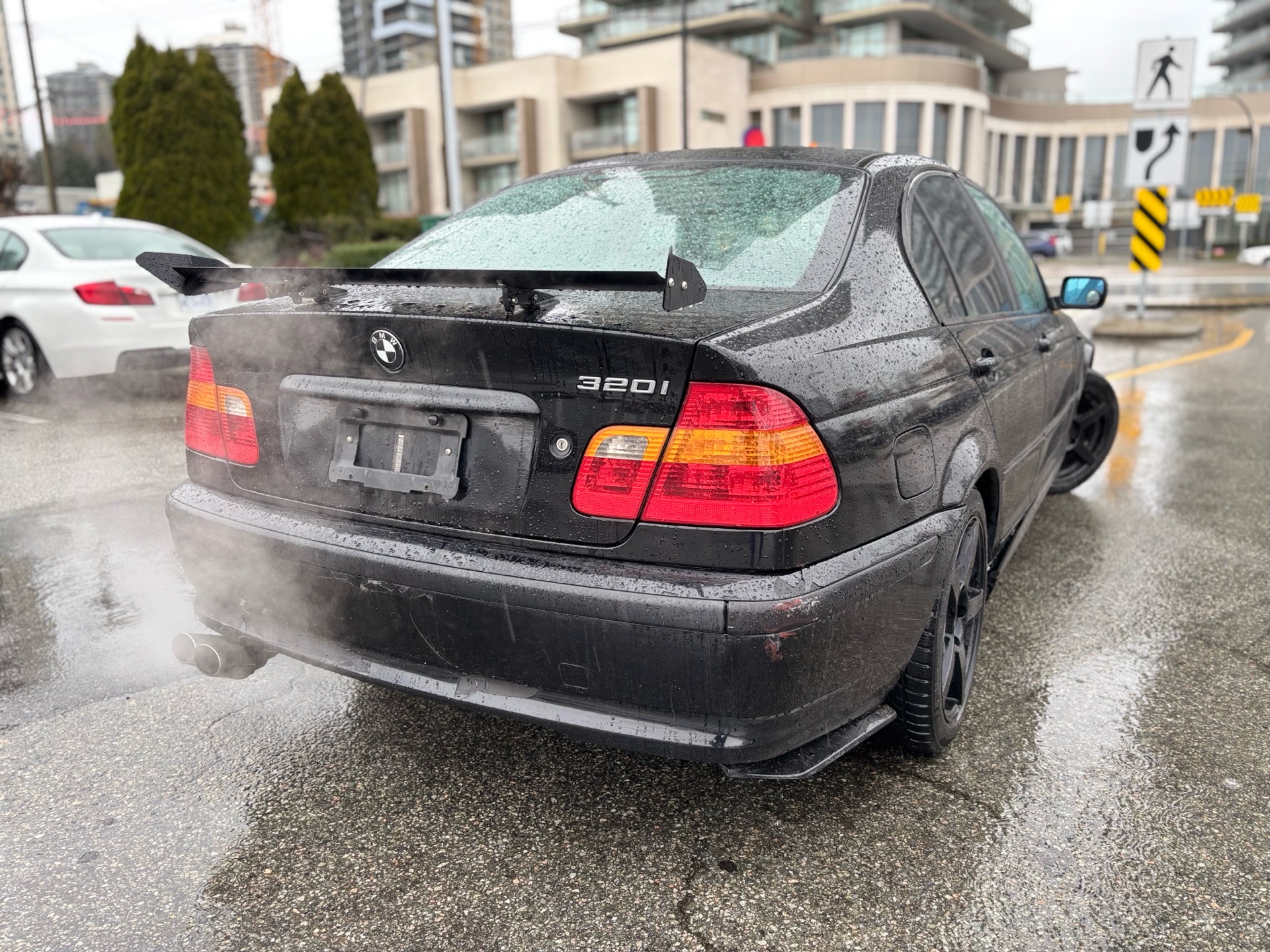 /canwestautoinc/2003-BMW-3Series-3066643944122598.jpg