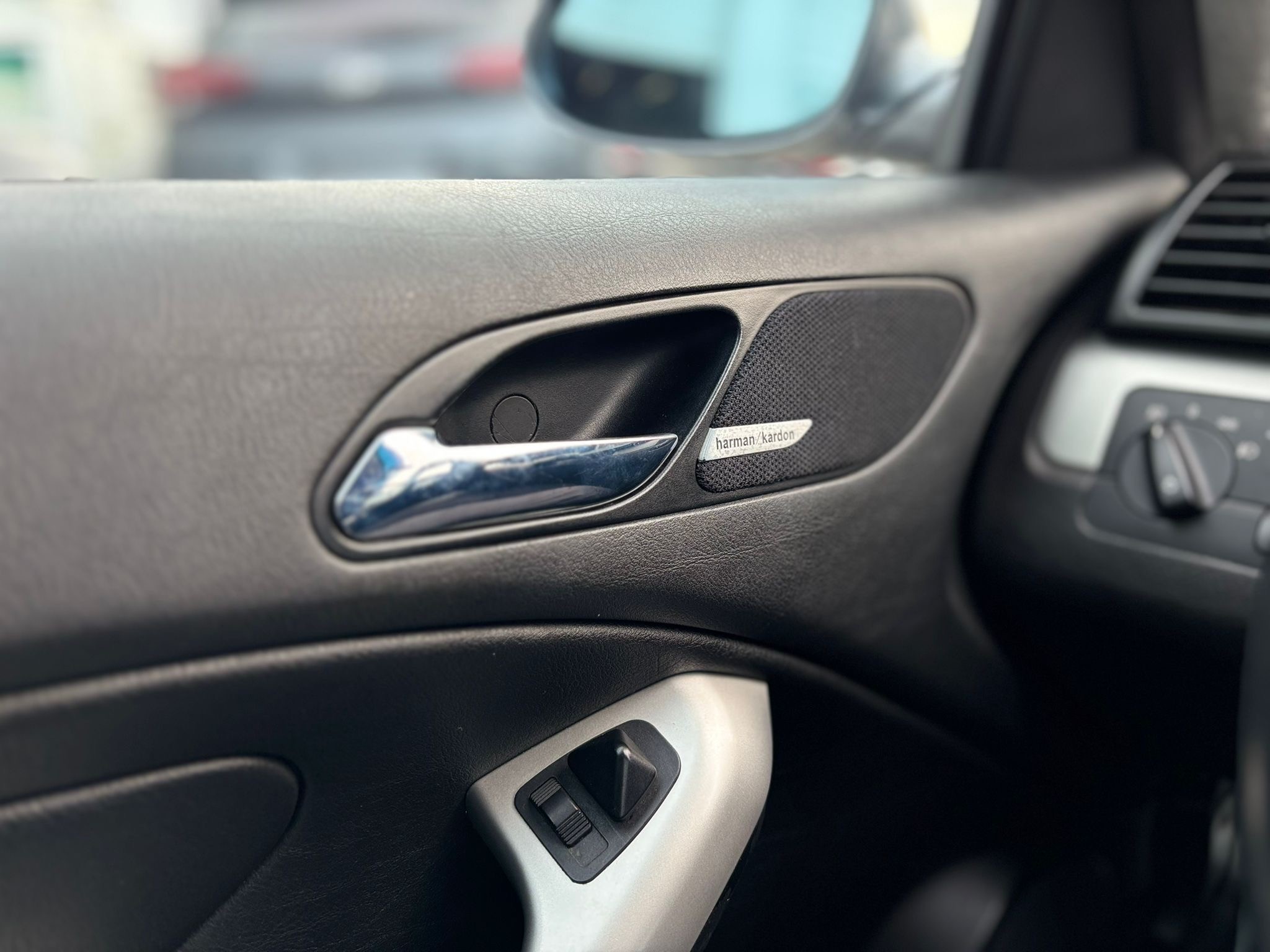 /canwestautoinc/2004-BMW-3-Series-8207575985250244.jpg