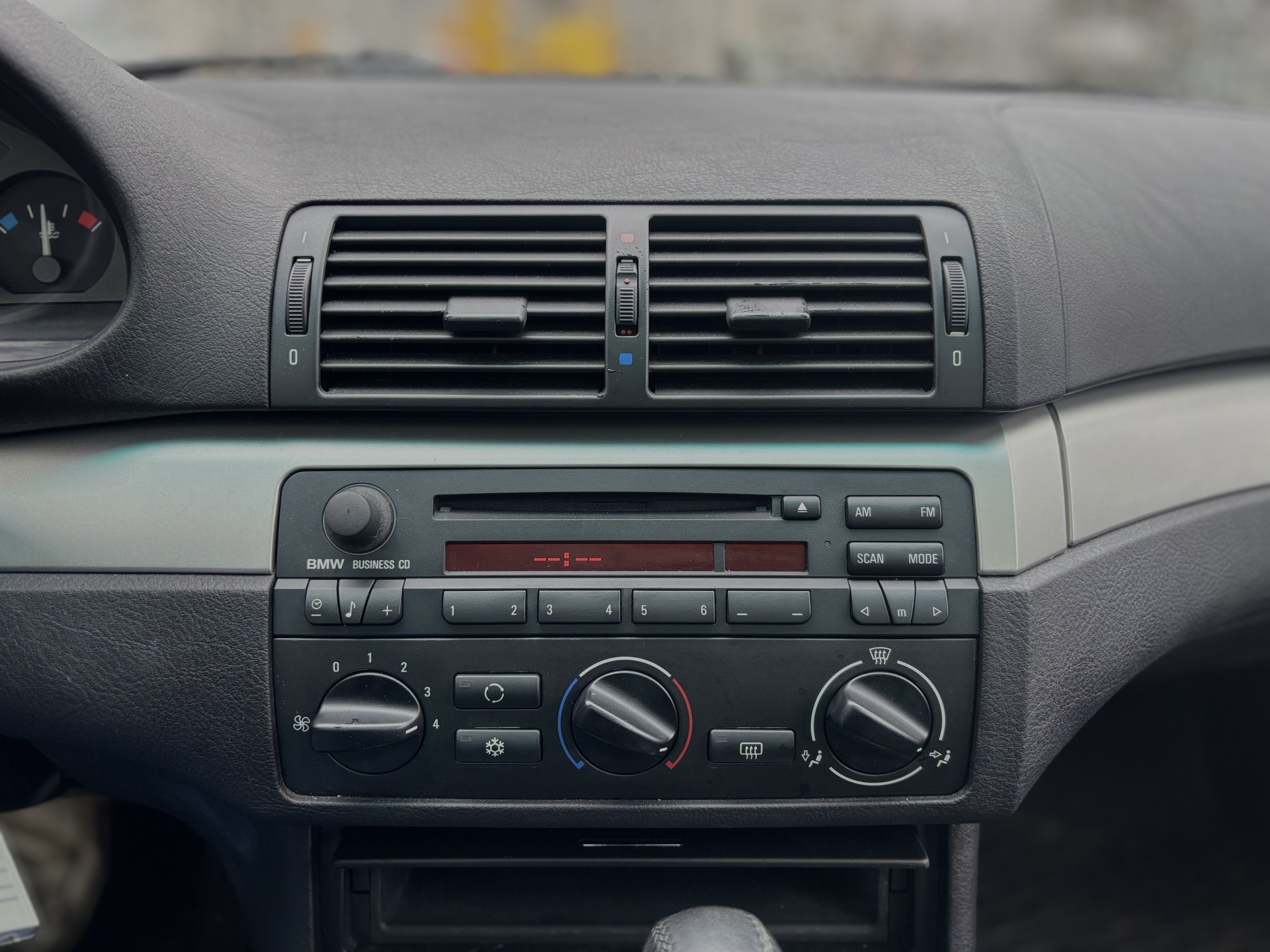 /canwestautoinc/2004-BMW-3Series-5381135912965533.jpg