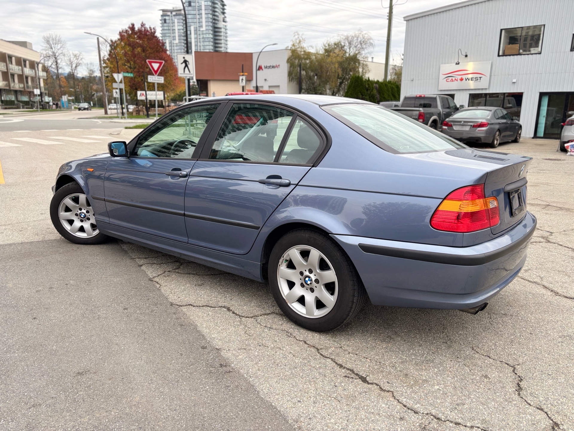 /canwestautoinc/2004-BMW-3Series-9851890058632184.jpg