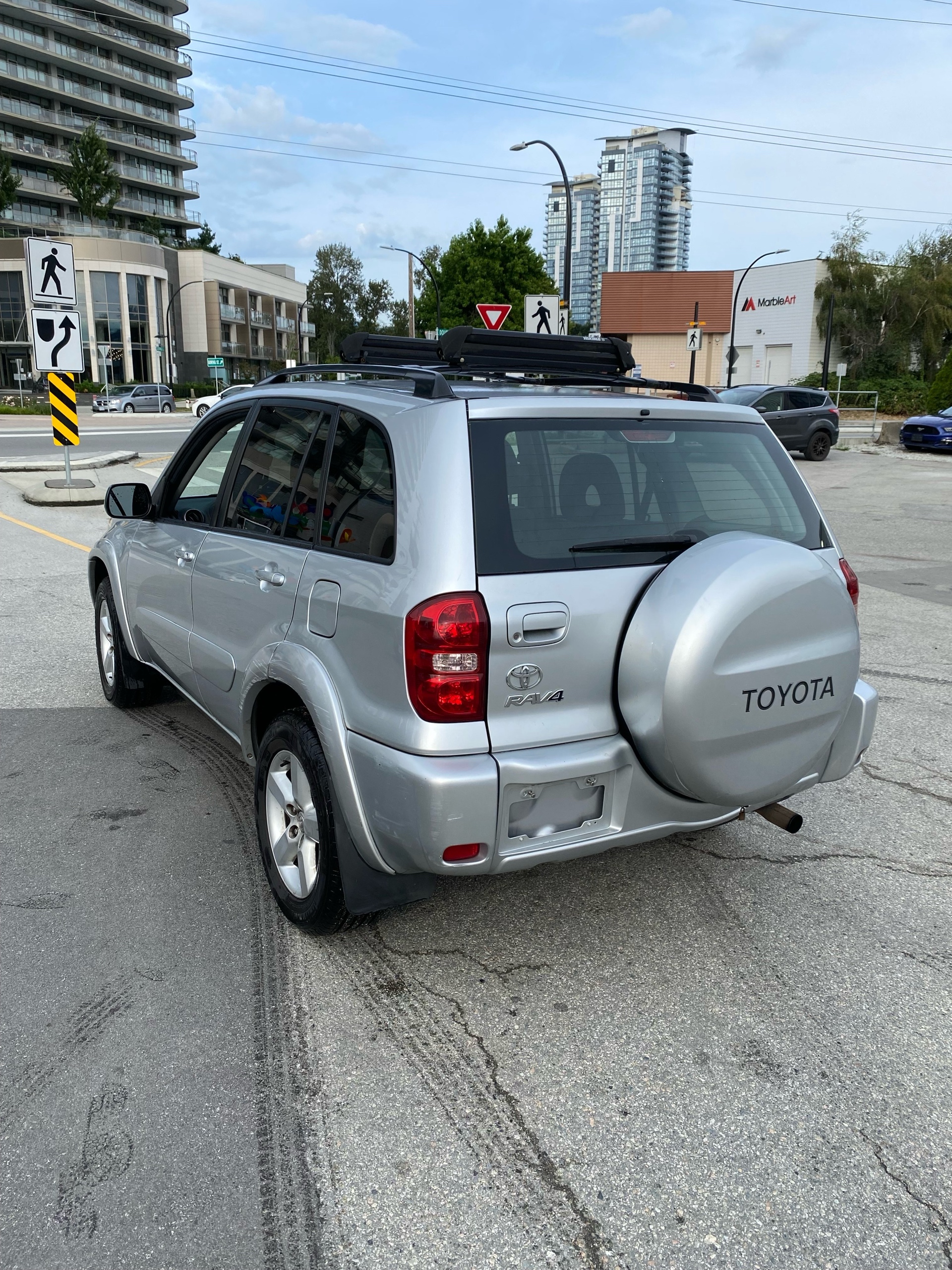 /canwestautoinc/2004-Toyota-RAV4-0031696102076423927.jpg