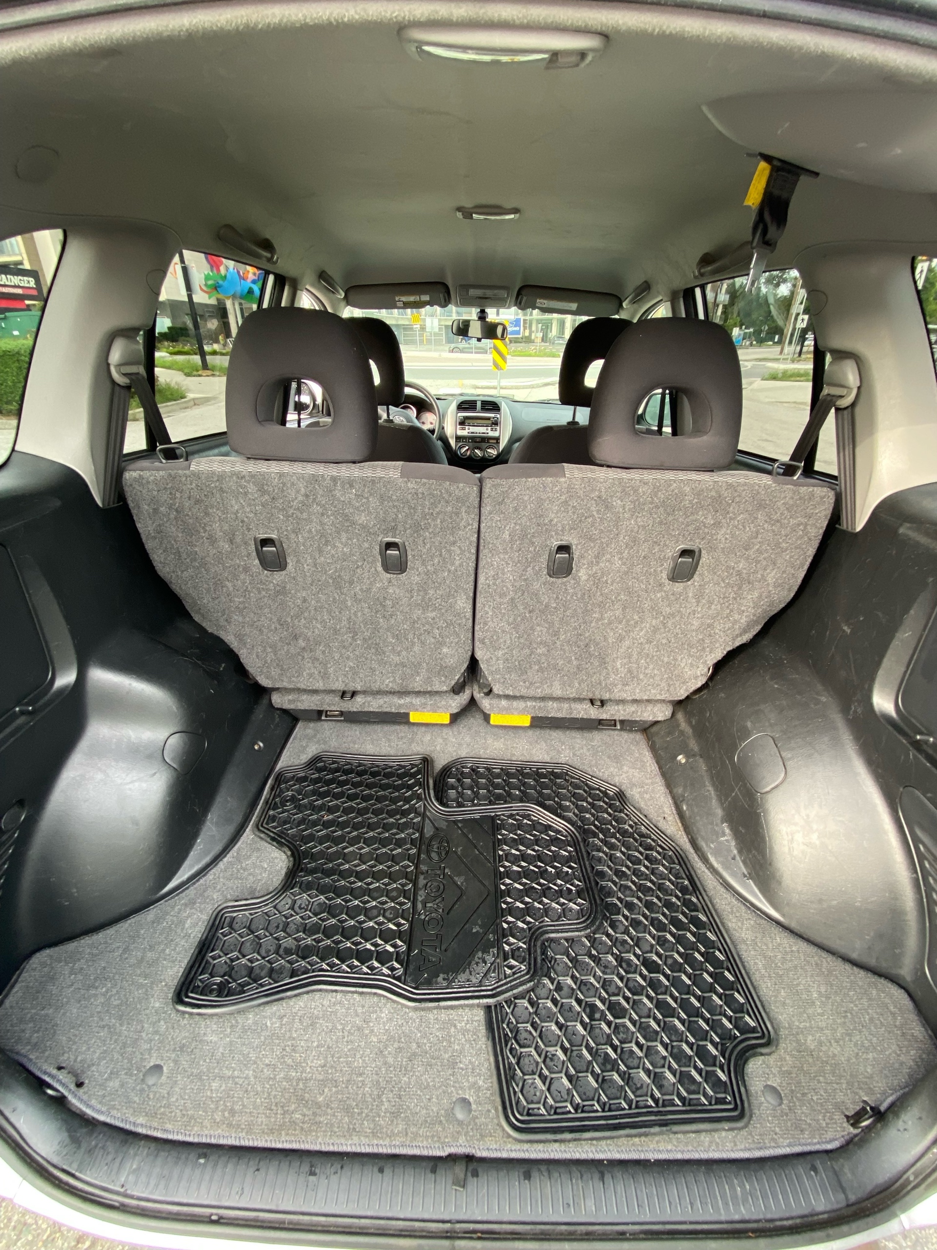 /canwestautoinc/2004-Toyota-RAV4-8443522217639485.jpg
