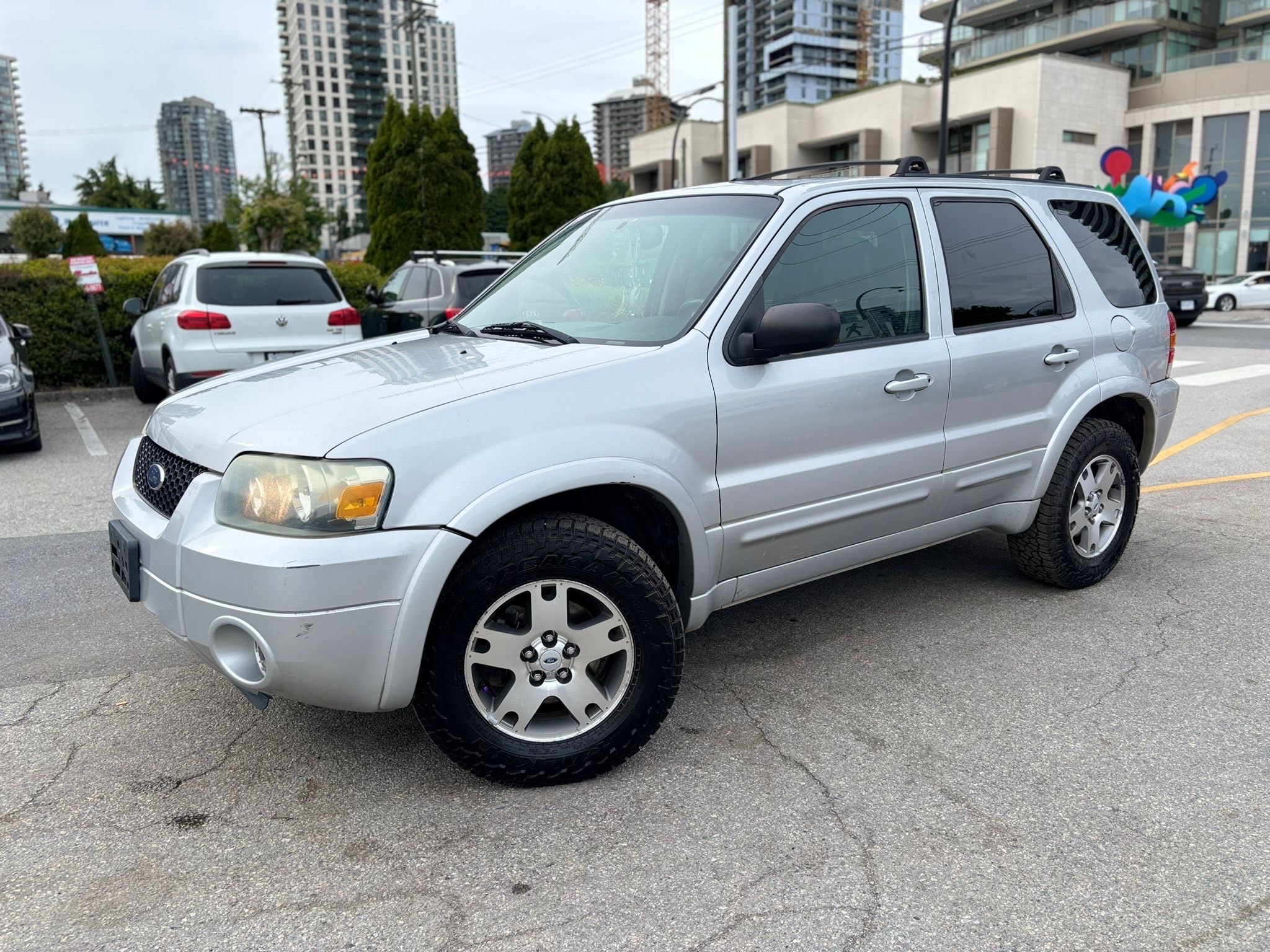 /canwestautoinc/2005-Ford-Escape-06437872061262362.jpg