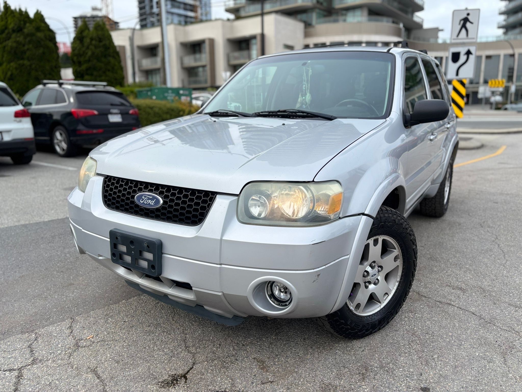 /canwestautoinc/2005-Ford-Escape-11746796727722986.jpg