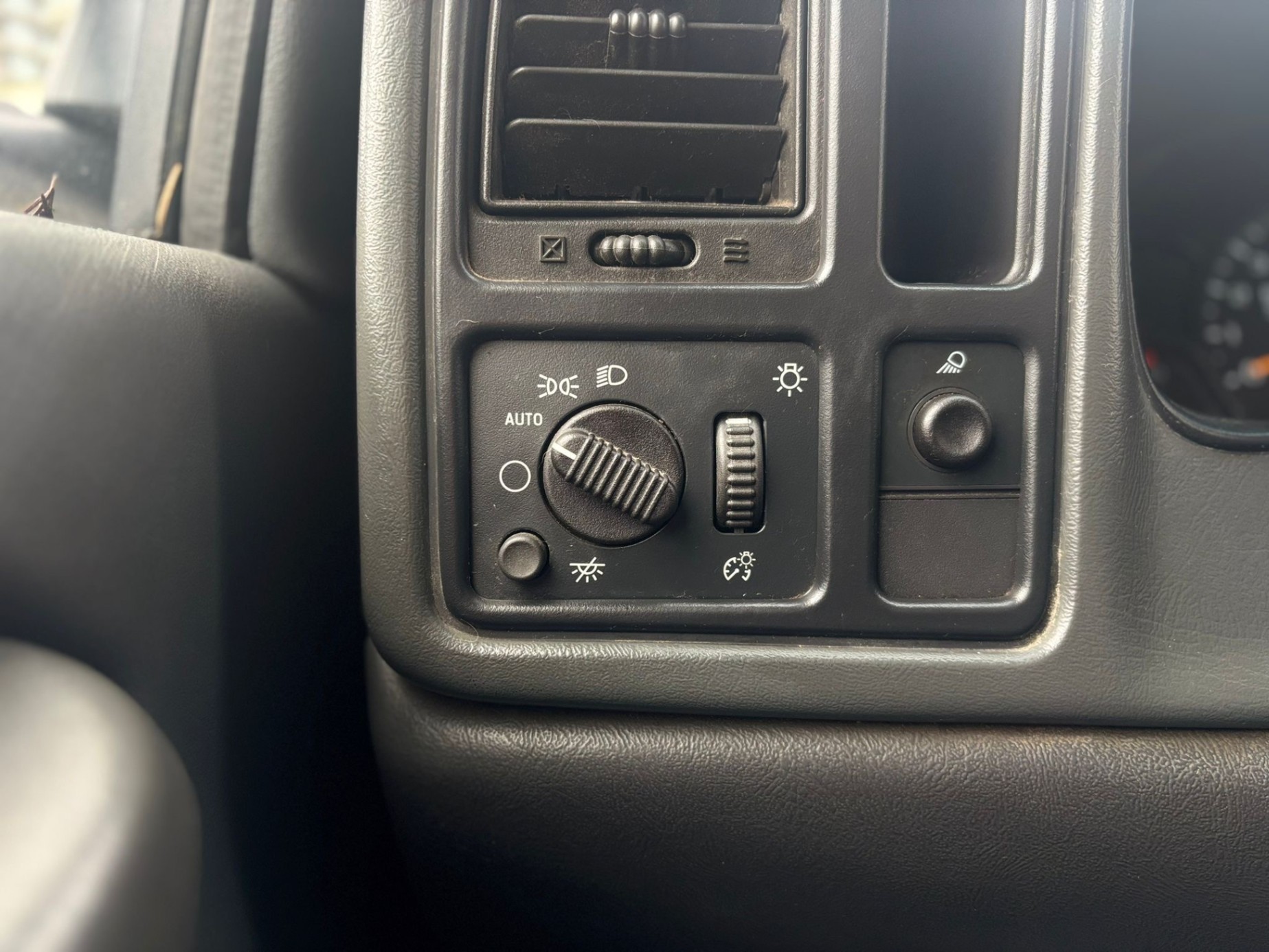 /canwestautoinc/2006-GMC-Sierra2500HD-03867995597088991.jpg