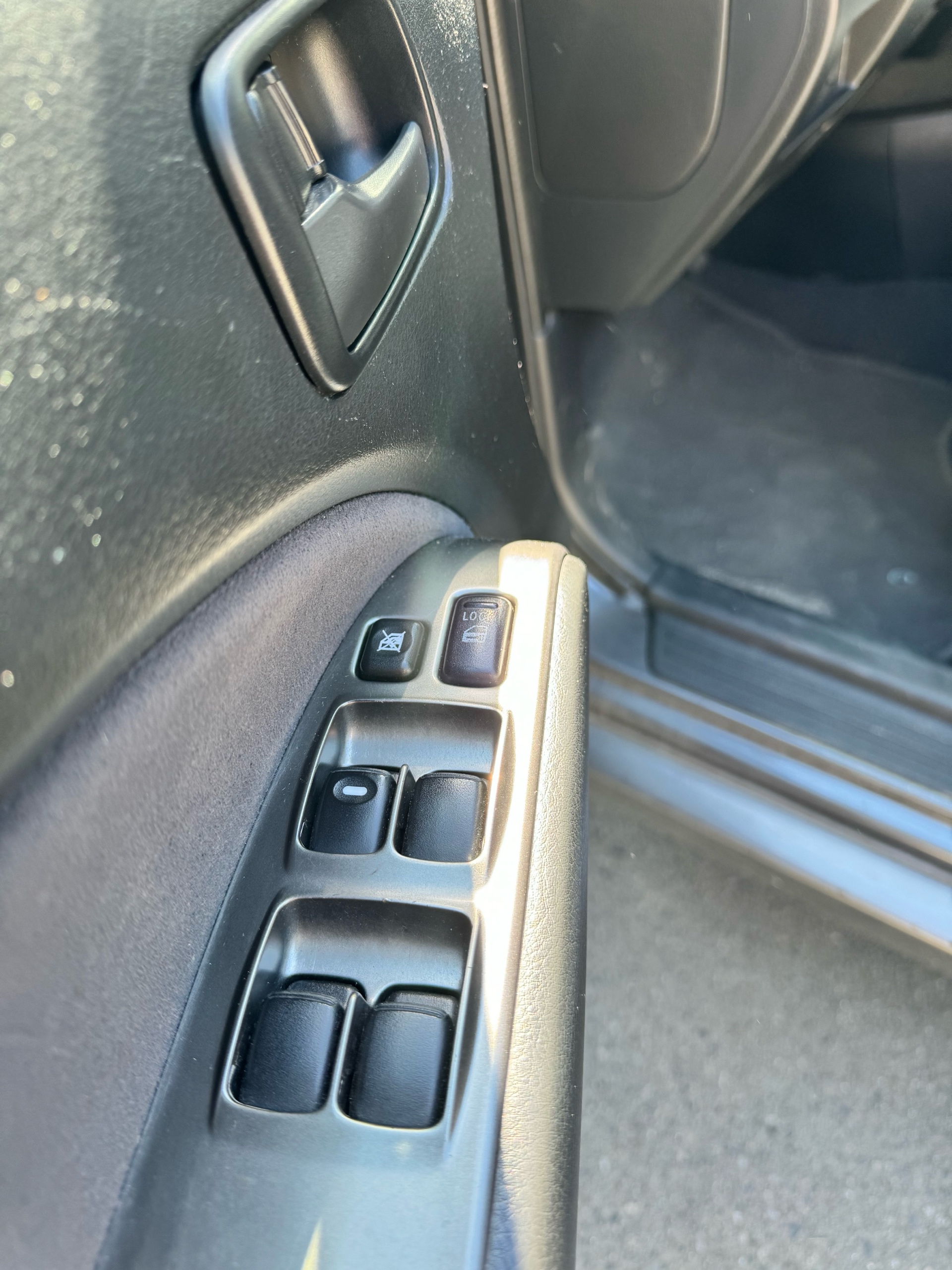 /canwestautoinc/2006-Mitsubishi-Outlander-4143691815575772.jpg