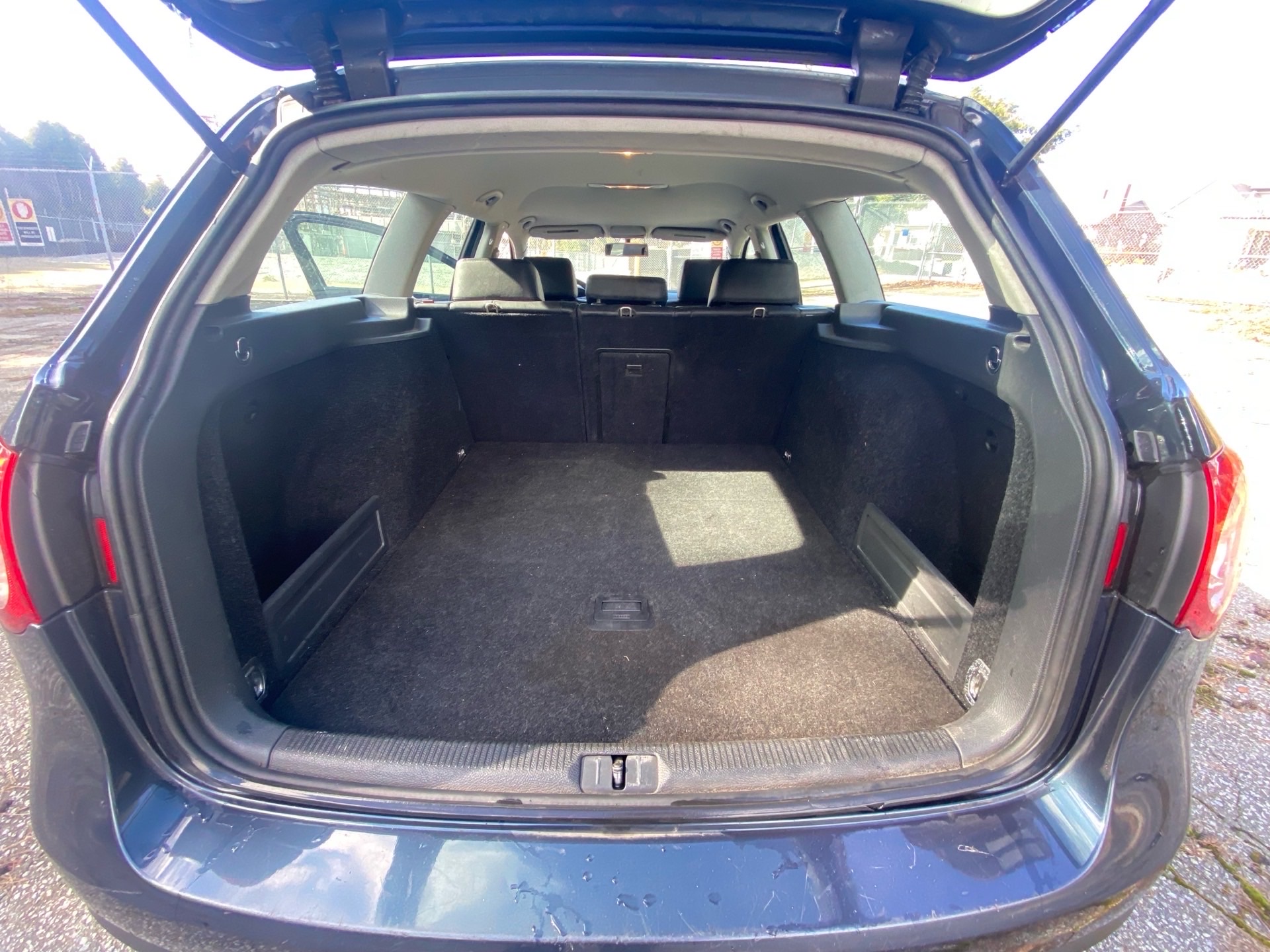 /canwestautoinc/2007-Volkswagen-PassatWagon-44224699516236.jpg