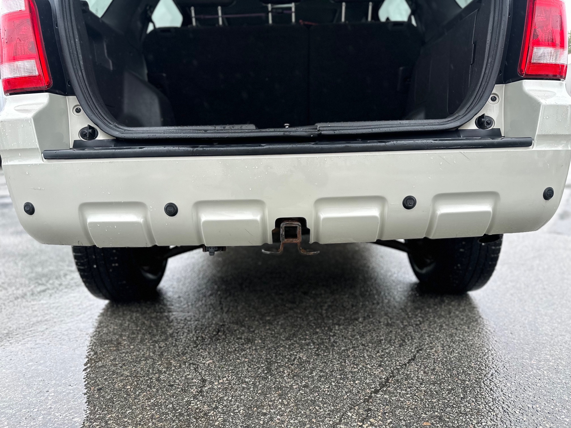 /canwestautoinc/2008-Ford-Escape-16054883493617877.jpg