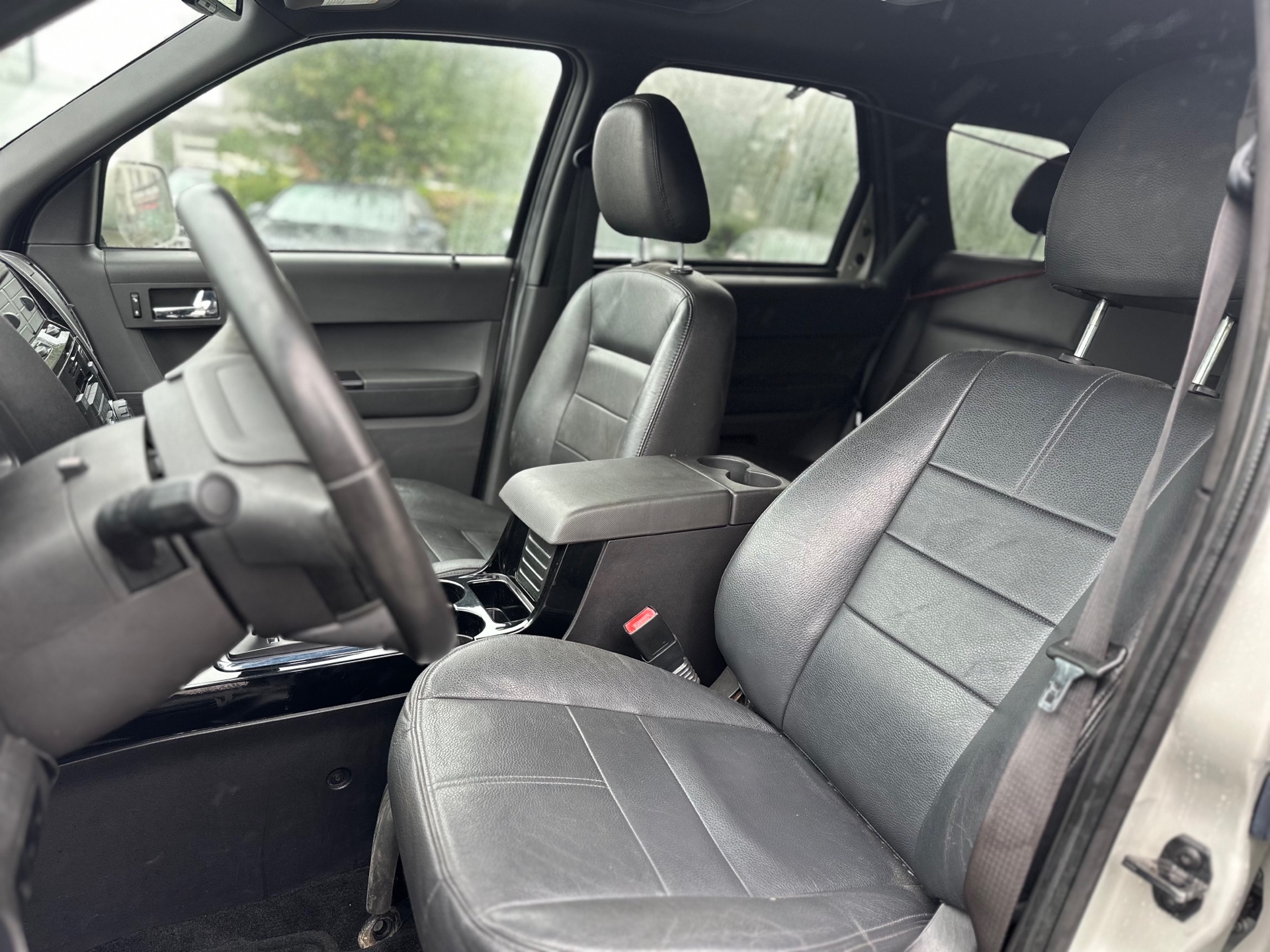 /canwestautoinc/2008-Ford-Escape-27706301253068966.jpg