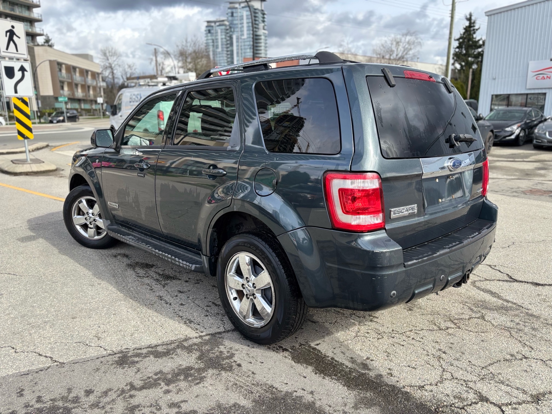 /canwestautoinc/2008-Ford-Escape-2889300817410747.jpg
