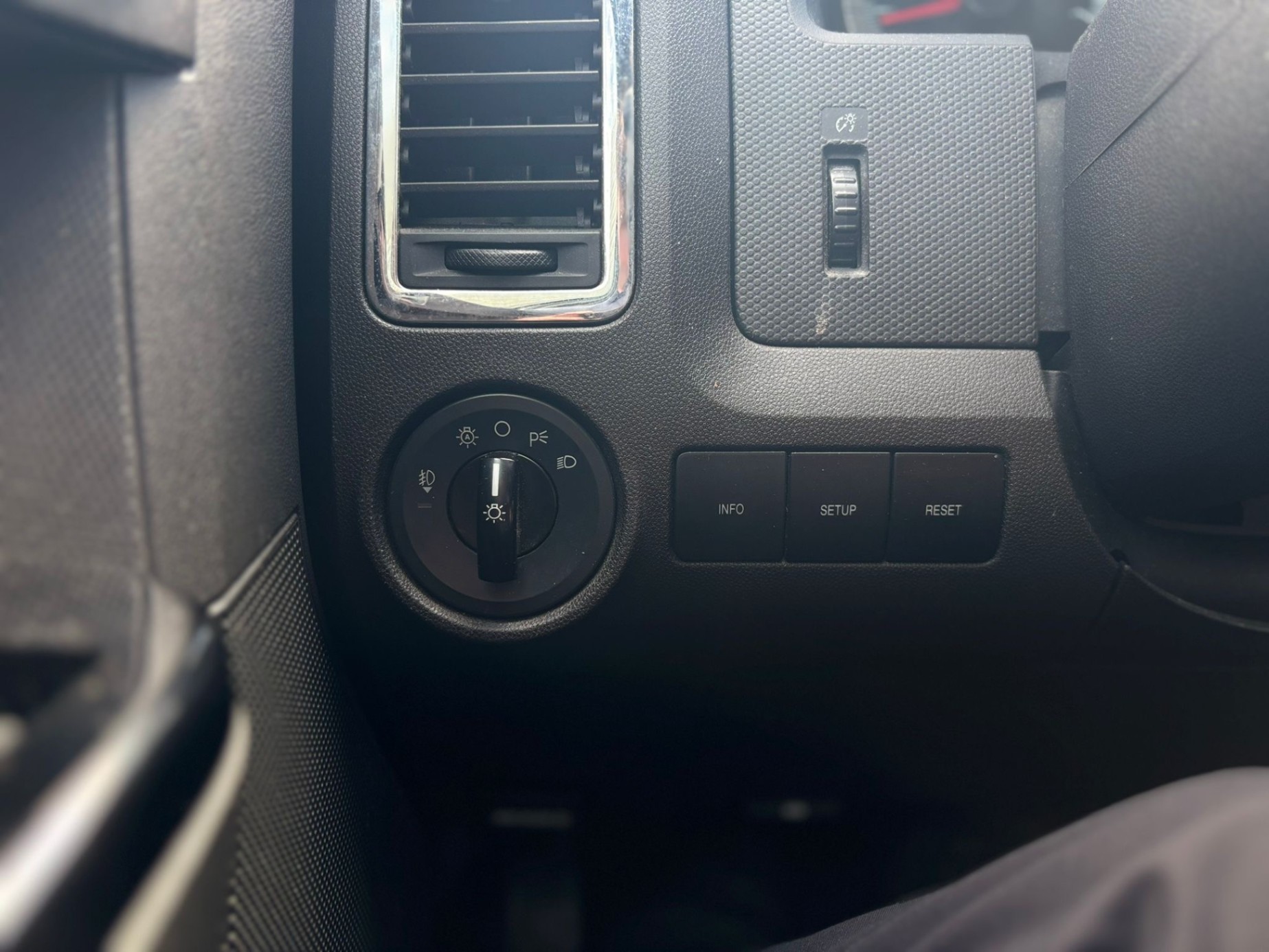 /canwestautoinc/2008-Ford-Escape-5197568647514861.jpg