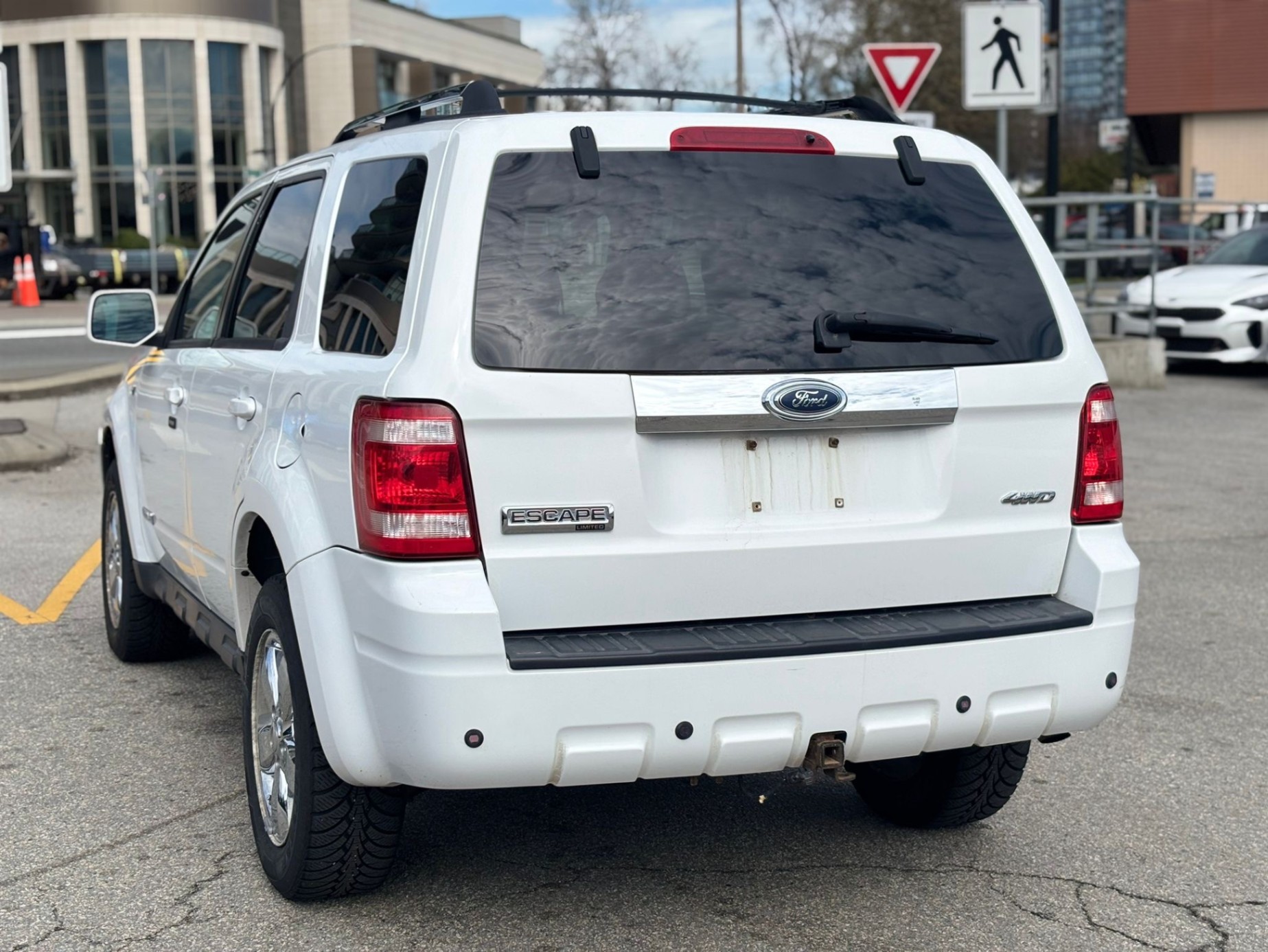 /canwestautoinc/2008-Ford-Escape-6213261348168195.jpg