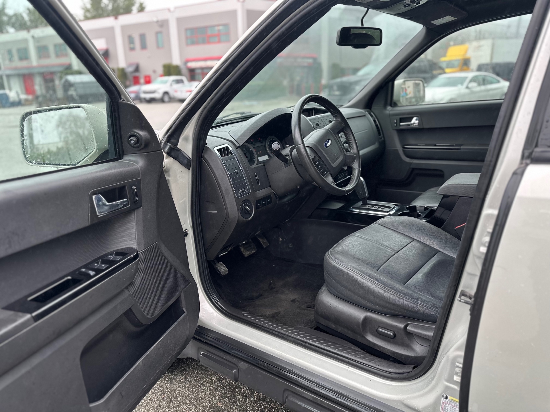 /canwestautoinc/2008-Ford-Escape-6220116408339622.jpg