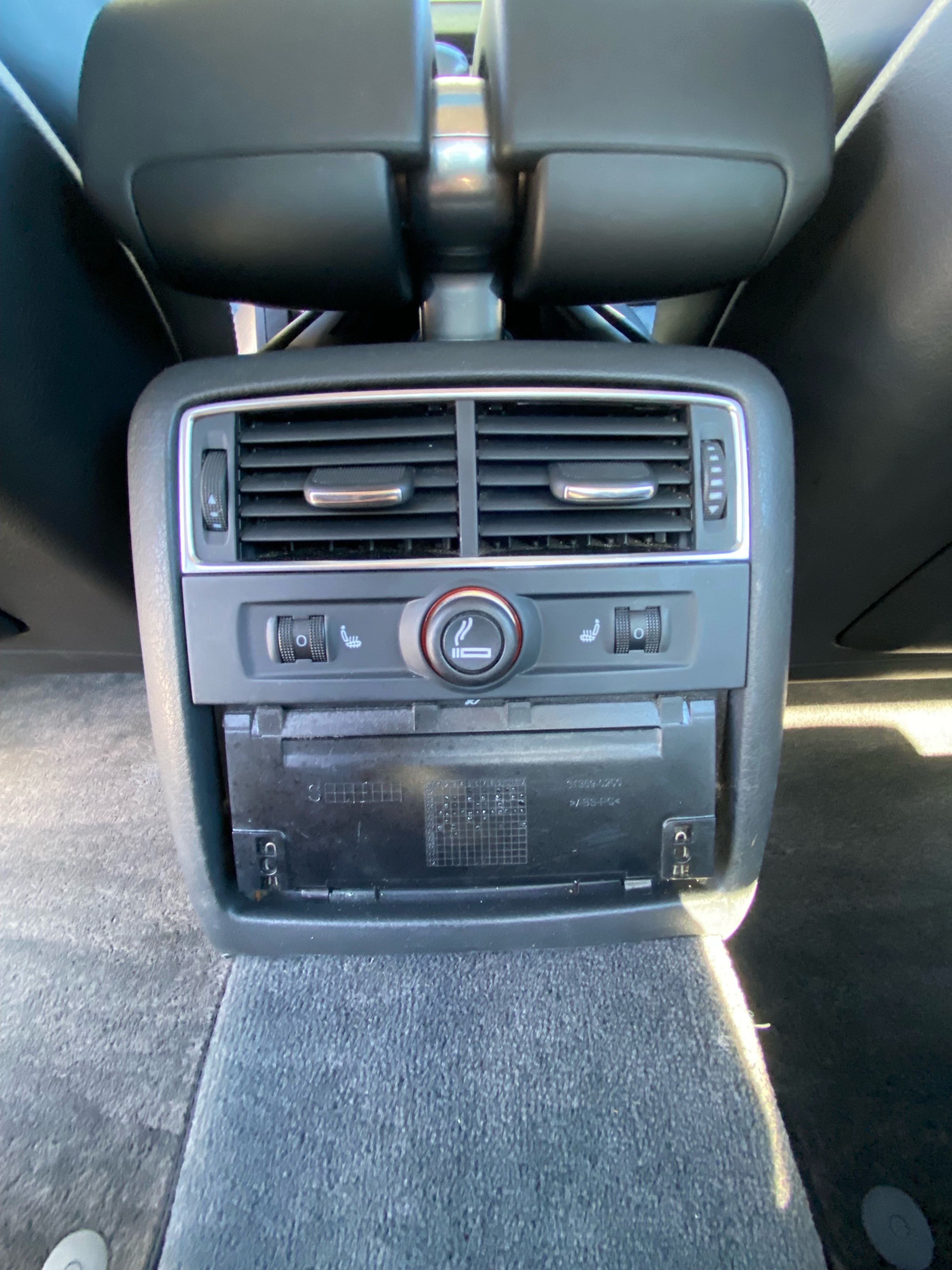 /canwestautoinc/2009-Audi-A8-7050391337411912.jpg
