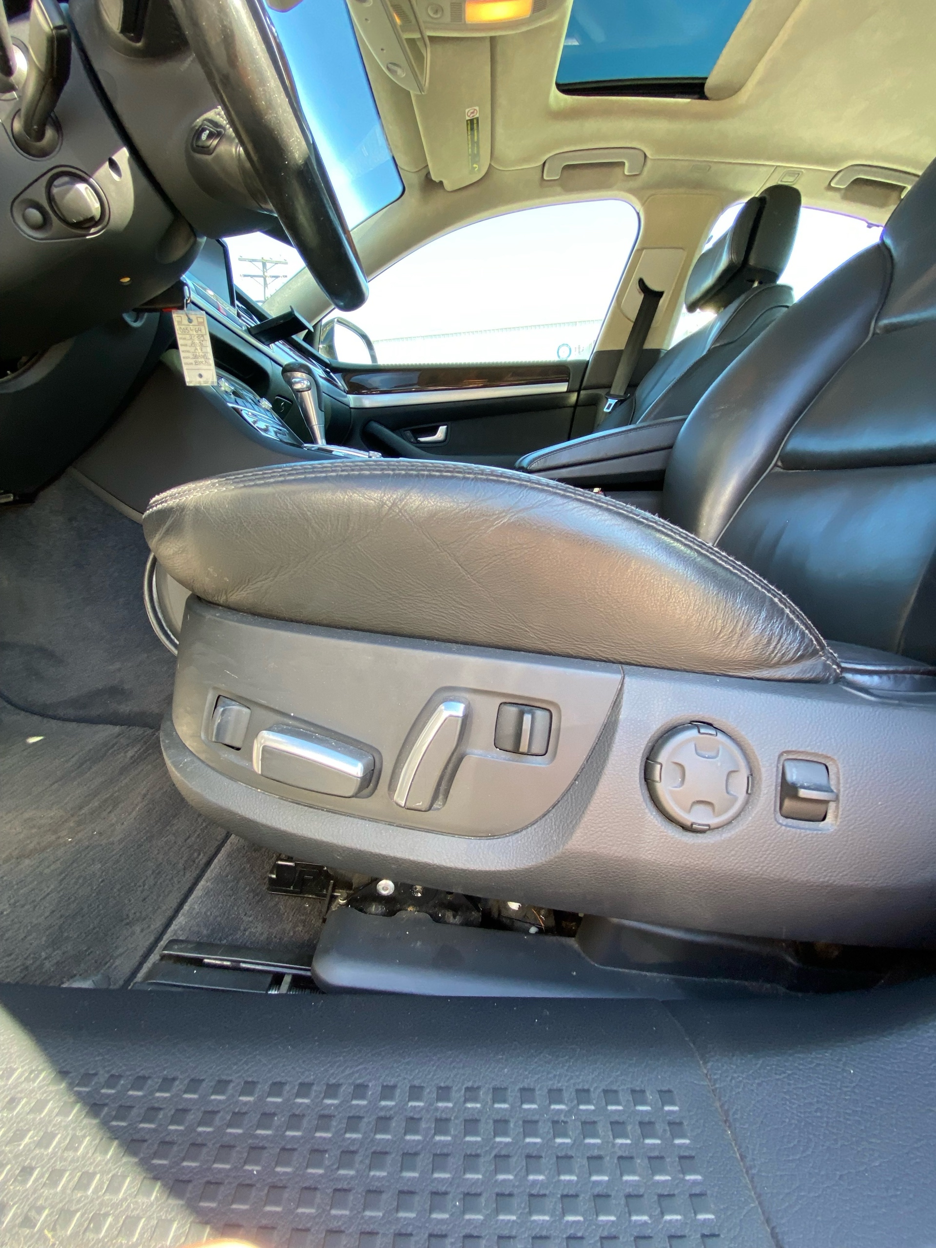 /canwestautoinc/2009-Audi-A8-7063999070111862.jpg